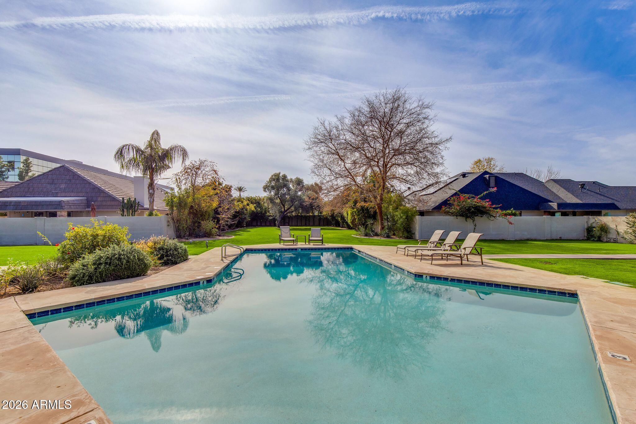 2038 E PASADENA Avenue