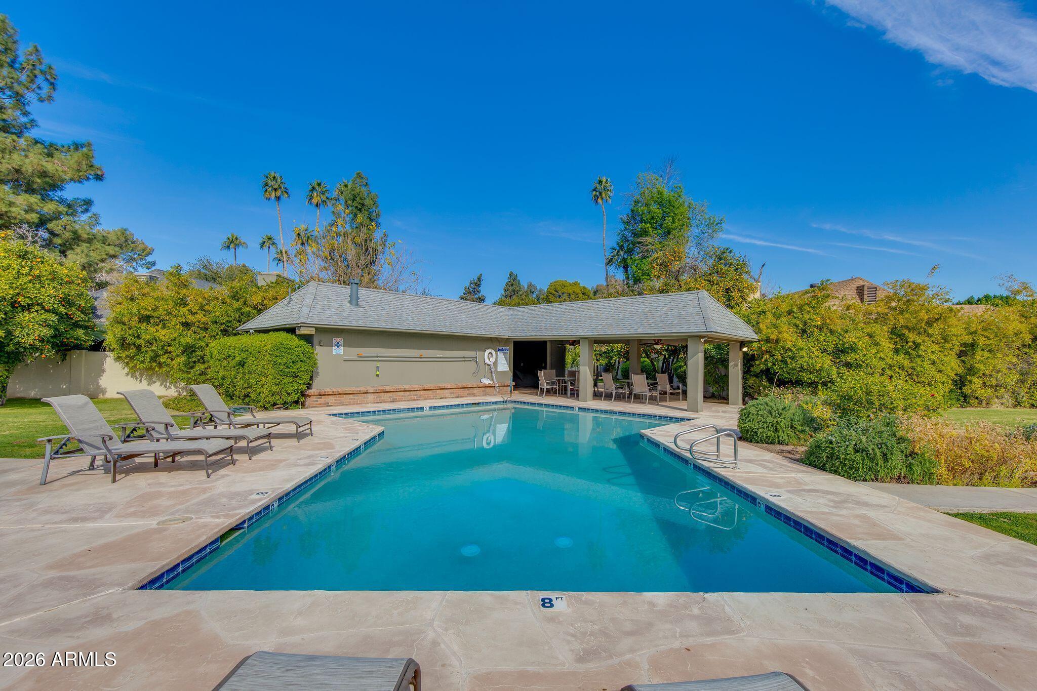 2038 E PASADENA Avenue