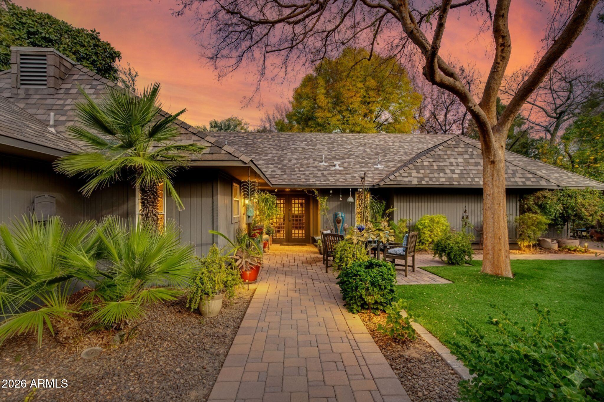 2038 E PASADENA Avenue