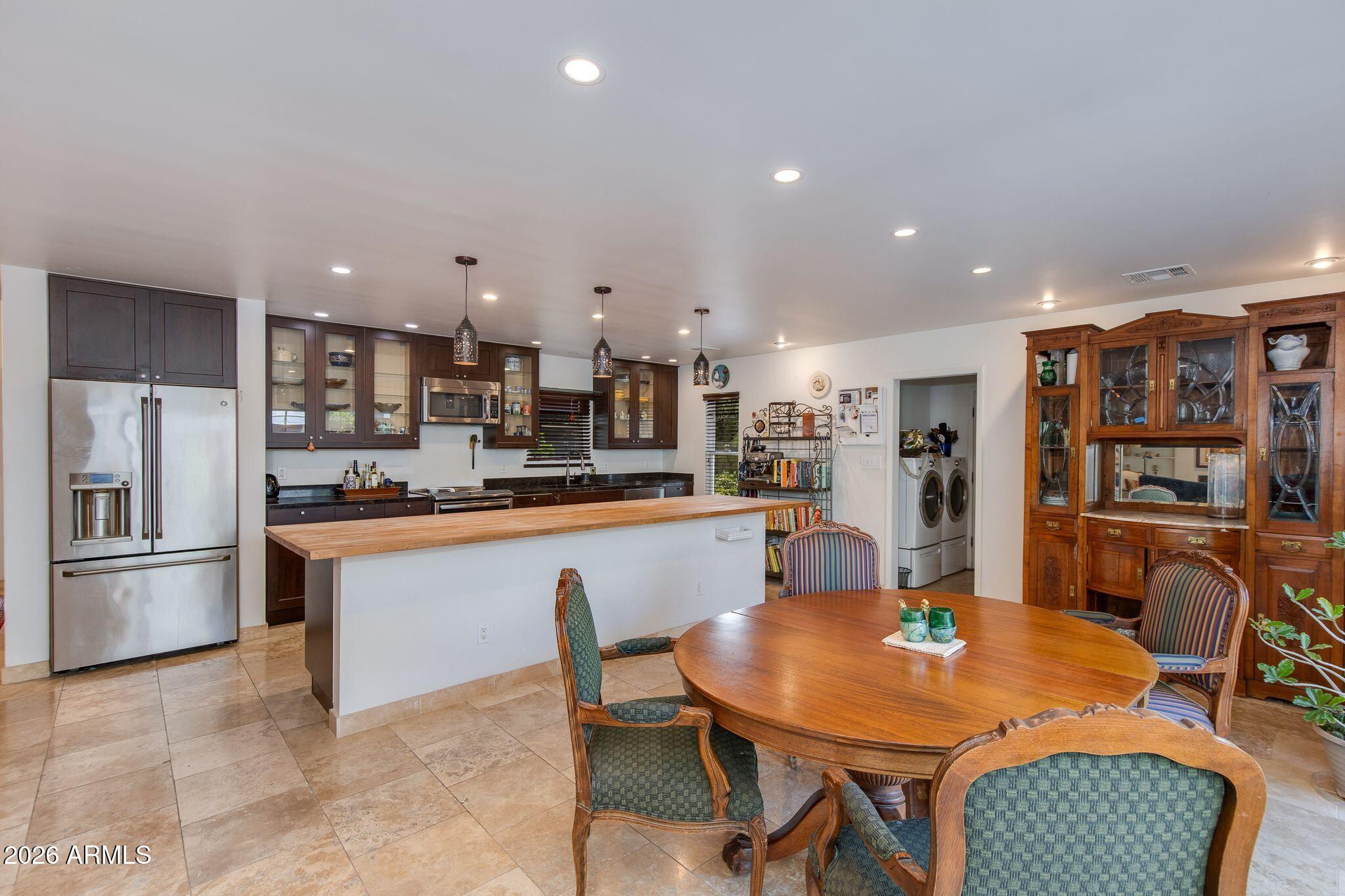 2038 E PASADENA Avenue