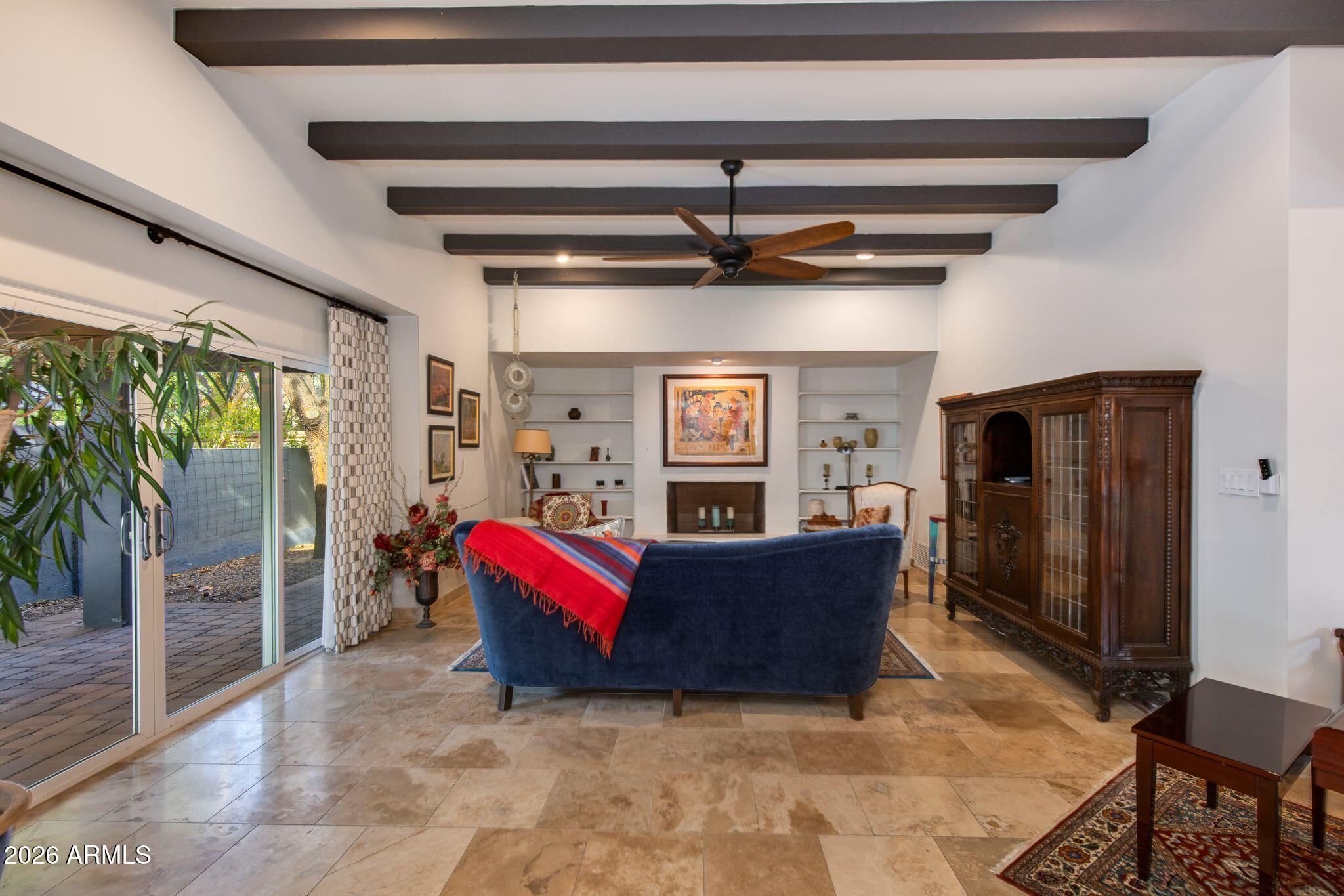 2038 E PASADENA Avenue