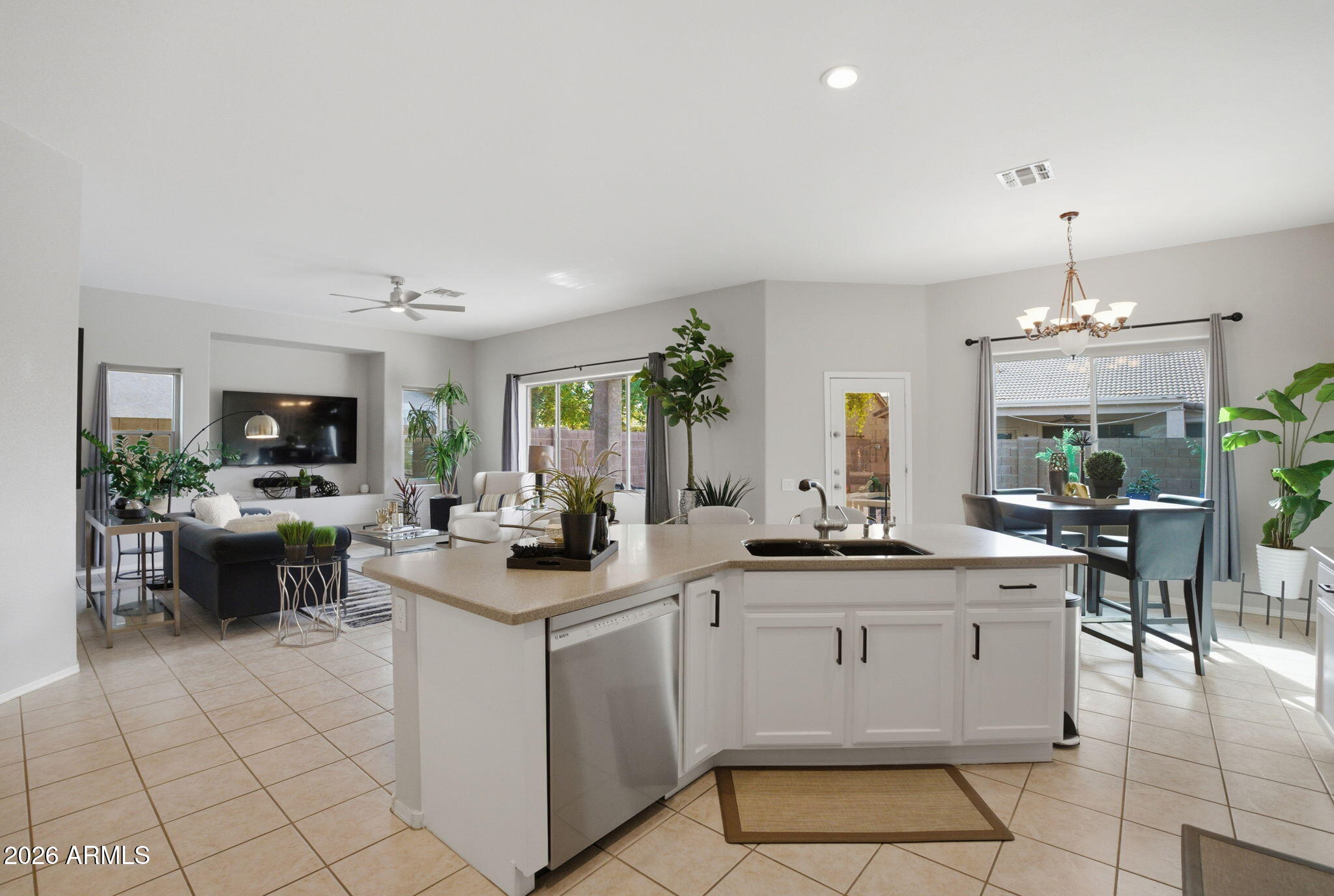 8541 E NEVILLE Avenue E