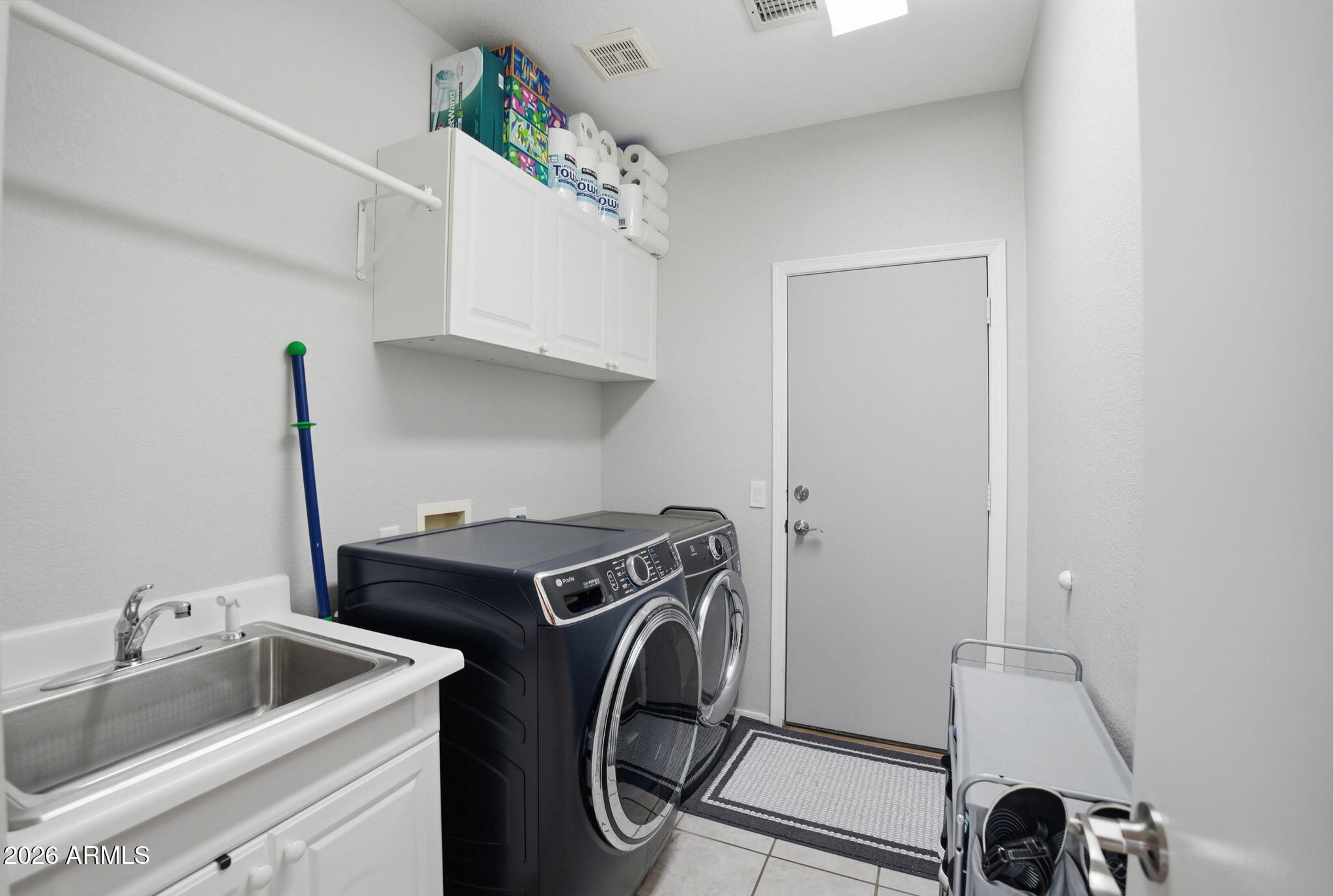 8541 E NEVILLE Avenue E