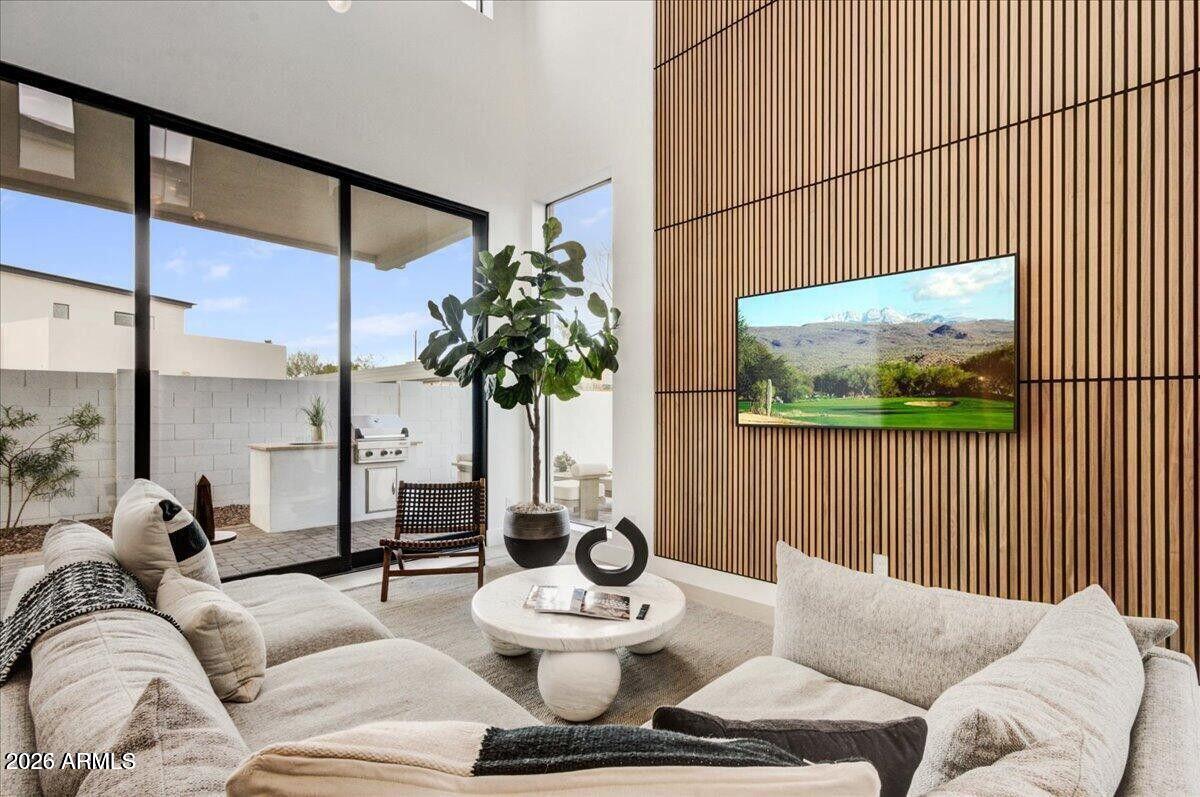 100 W Northern Avenue 6