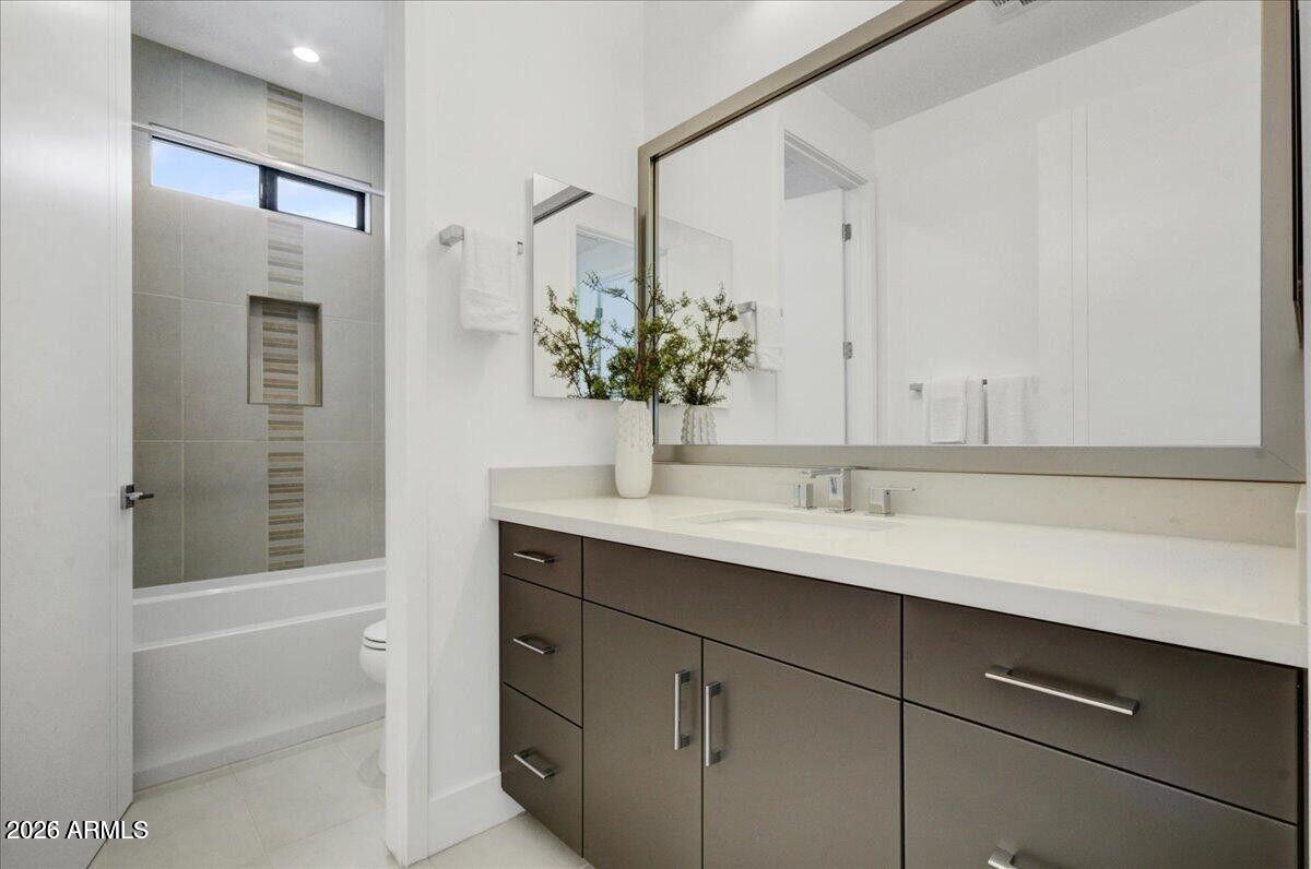 100 W Northern Avenue 6