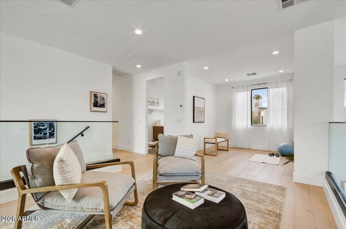 100 W Northern Avenue 6