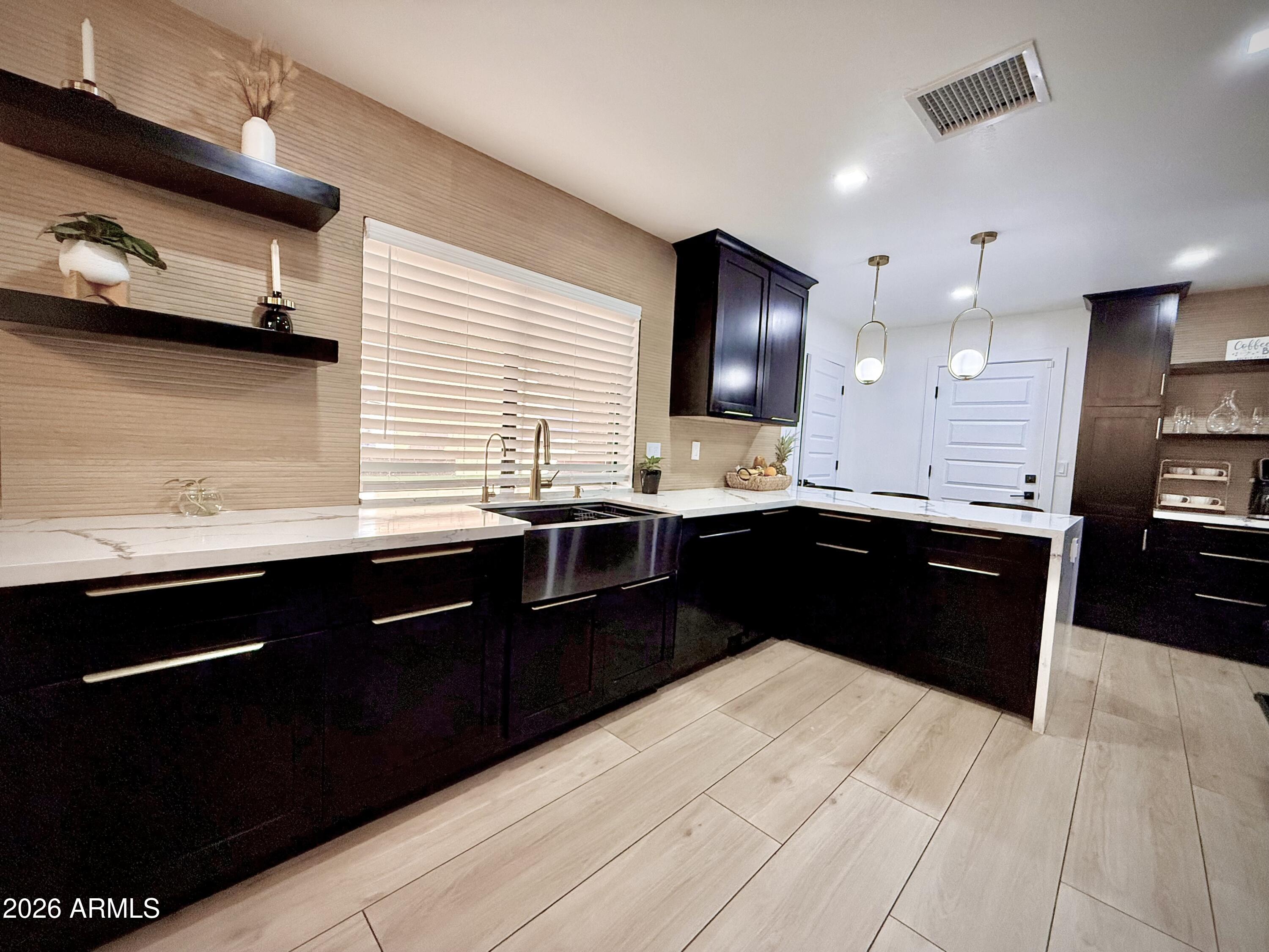 22 W ROYAL PALM Road