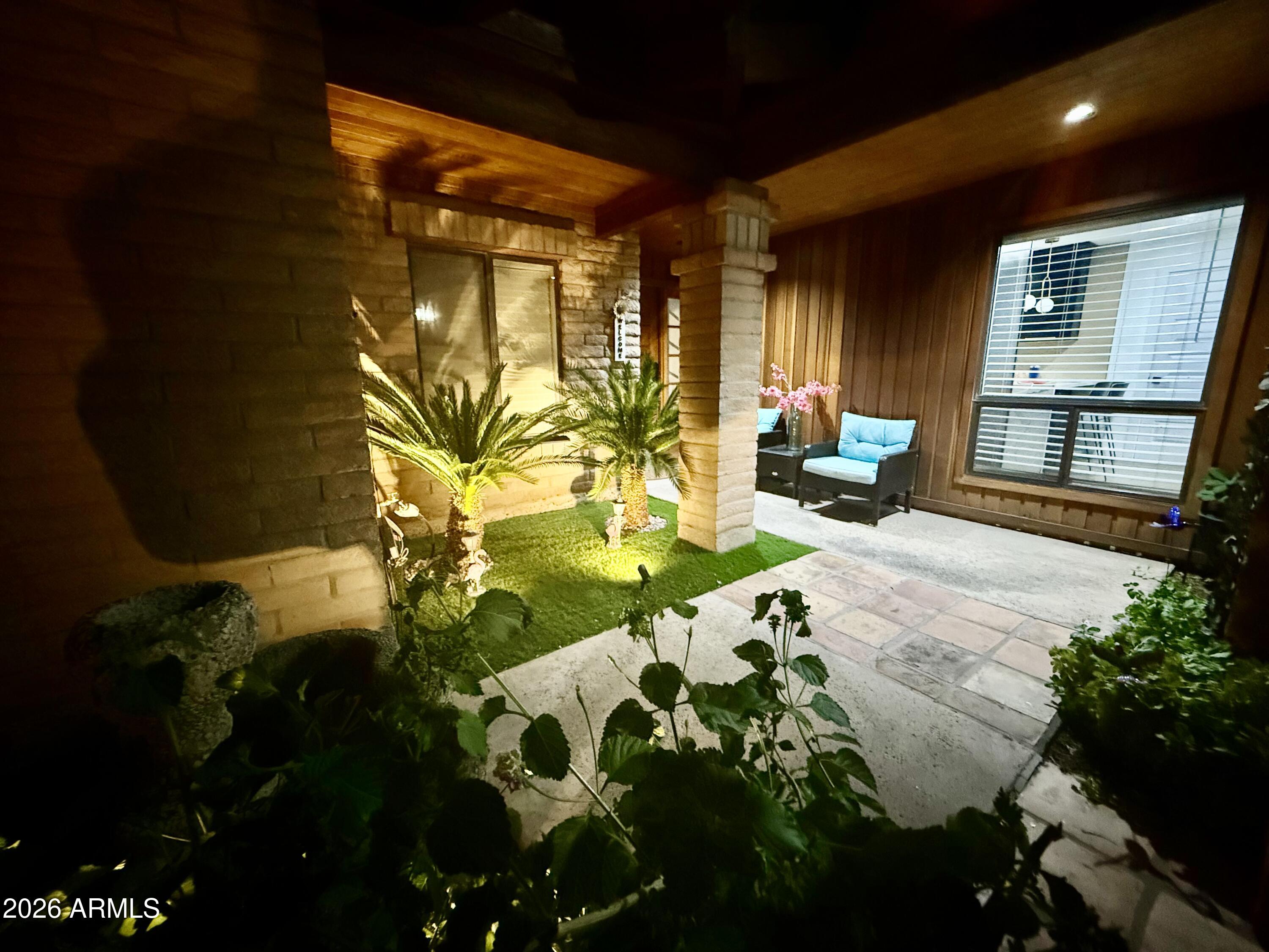22 W ROYAL PALM Road