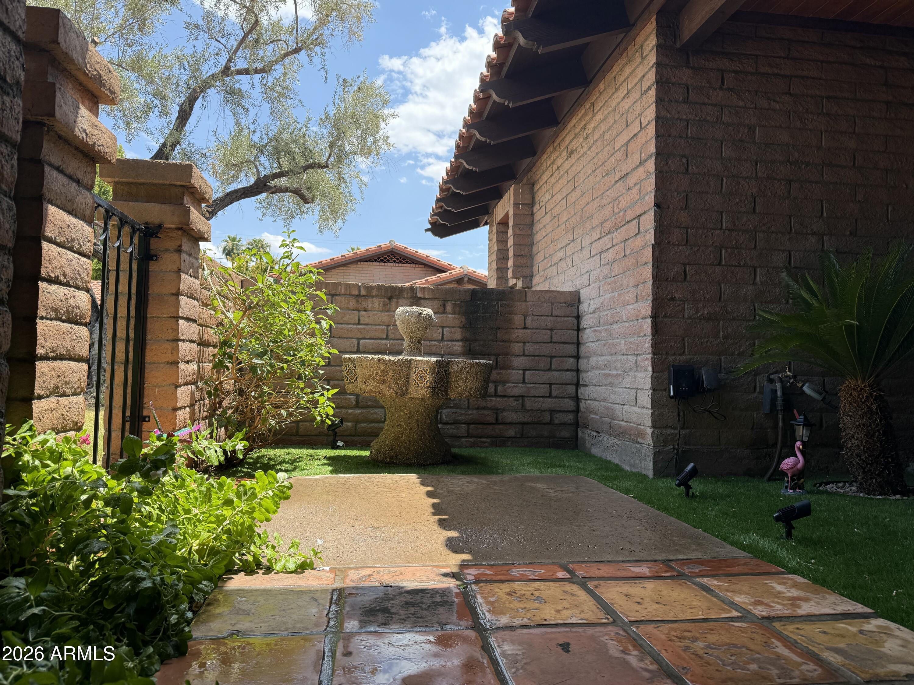 22 W ROYAL PALM Road