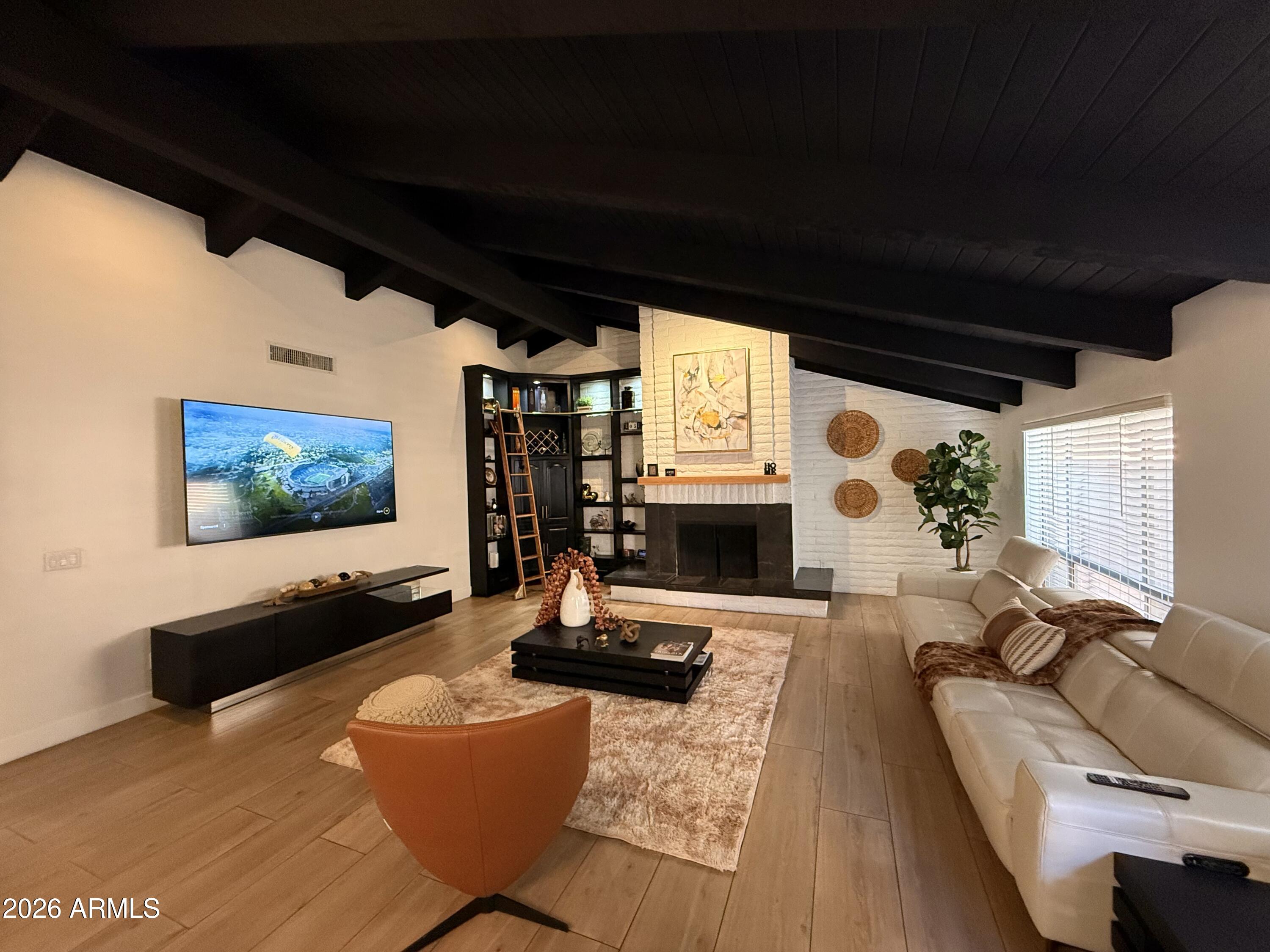 22 W ROYAL PALM Road