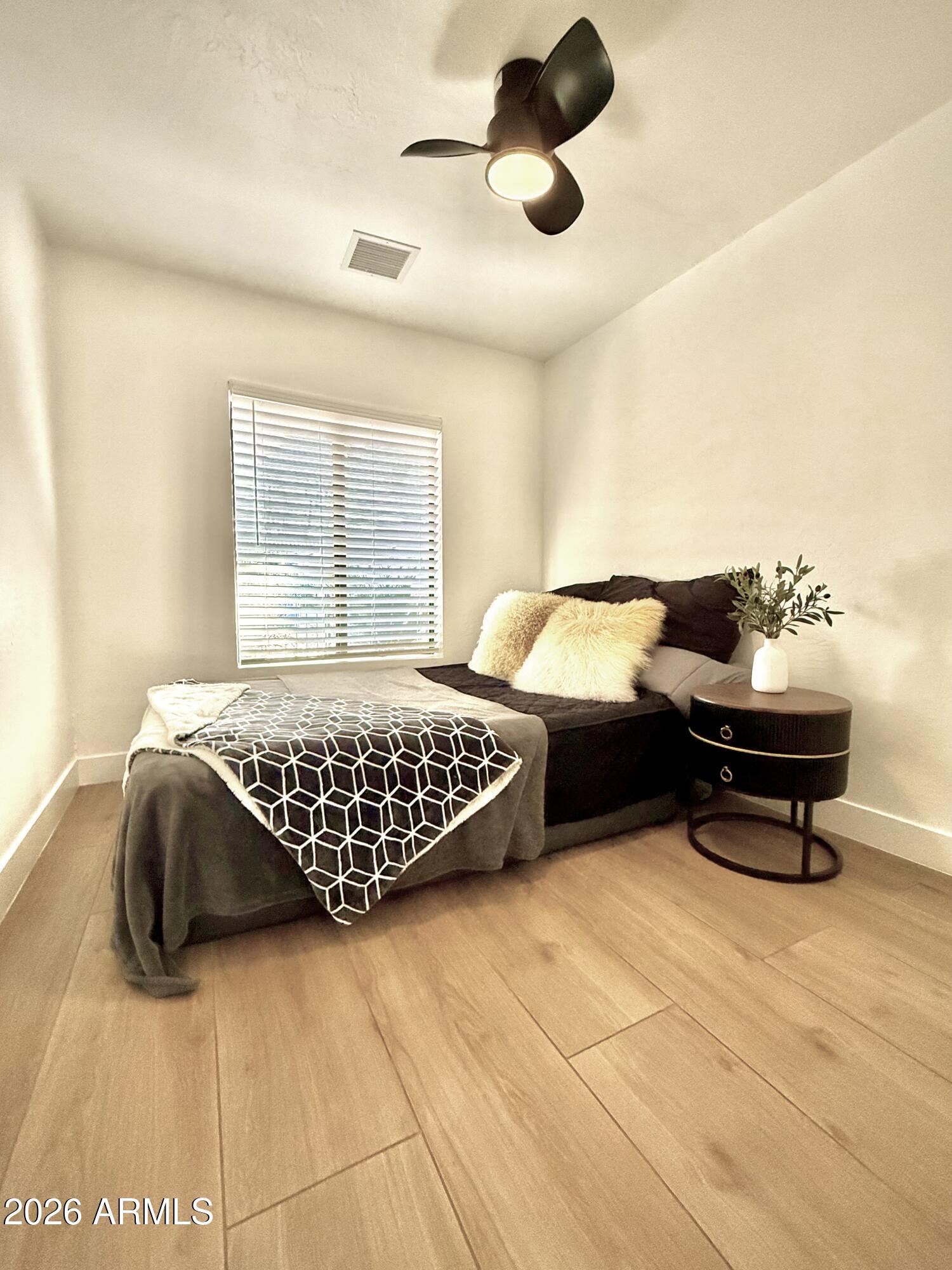 22 W ROYAL PALM Road