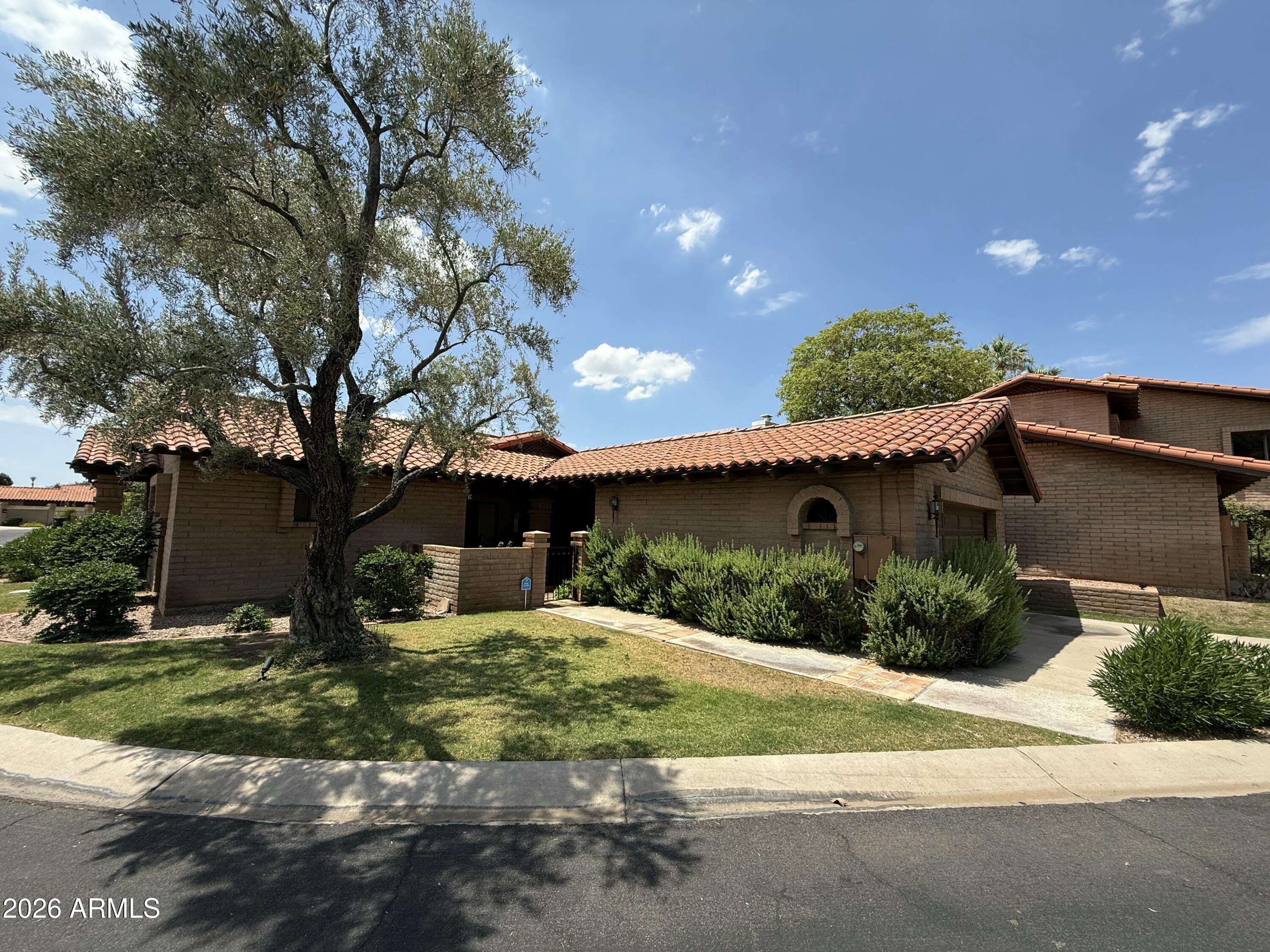 22 W ROYAL PALM Road