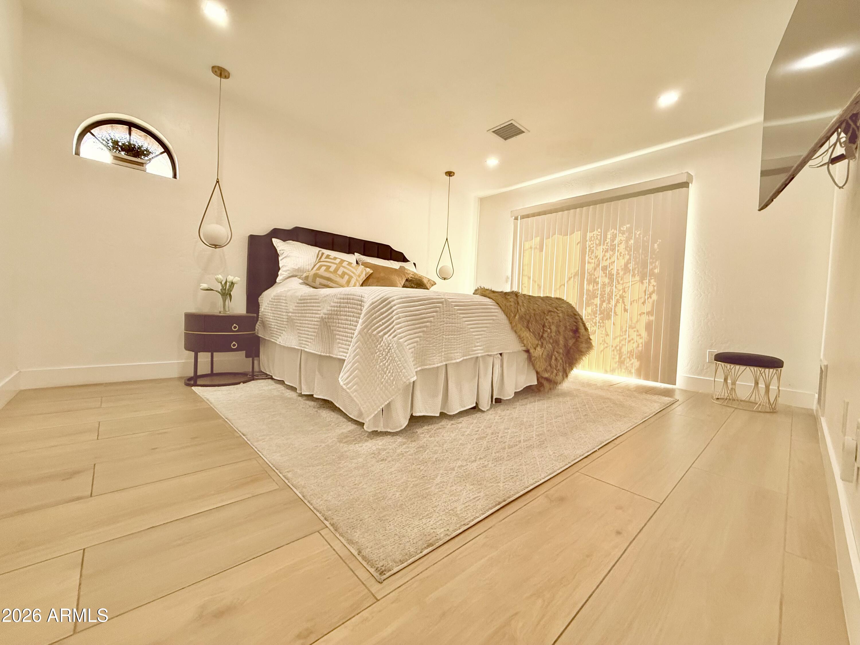 22 W ROYAL PALM Road