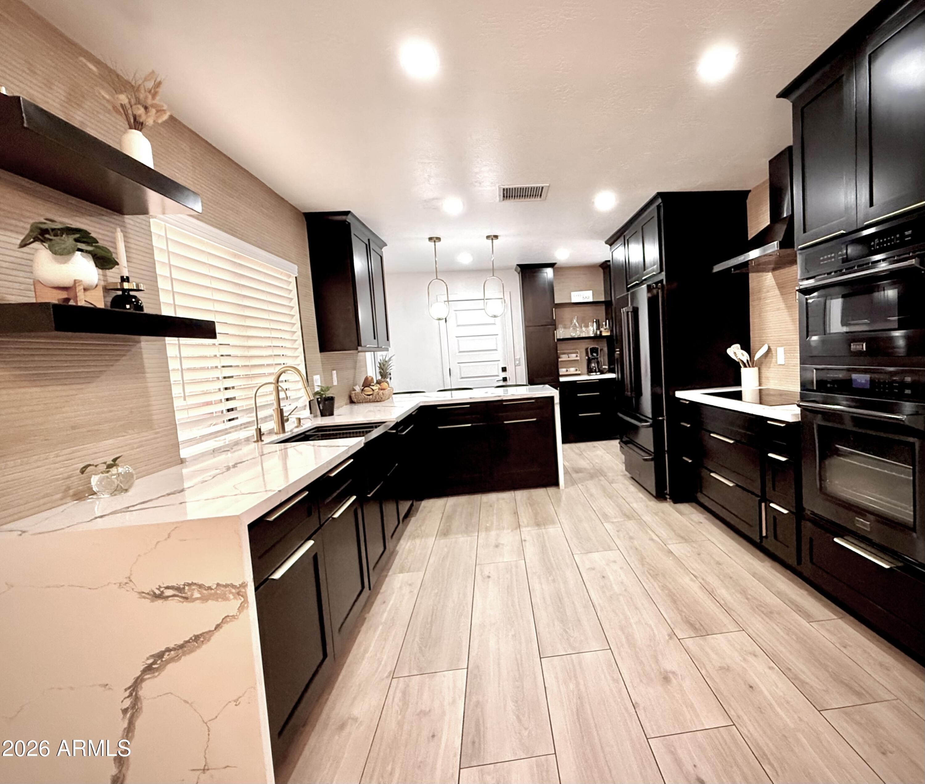 22 W ROYAL PALM Road