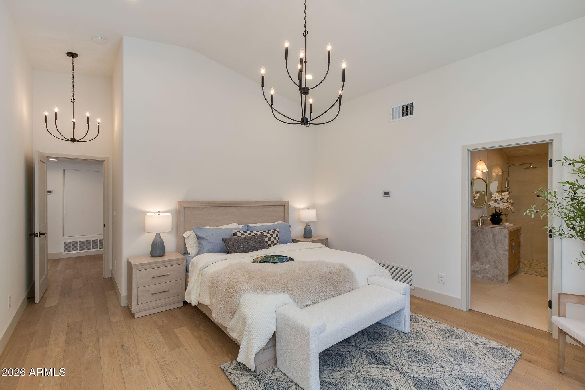 2212 E CINNABAR Avenue