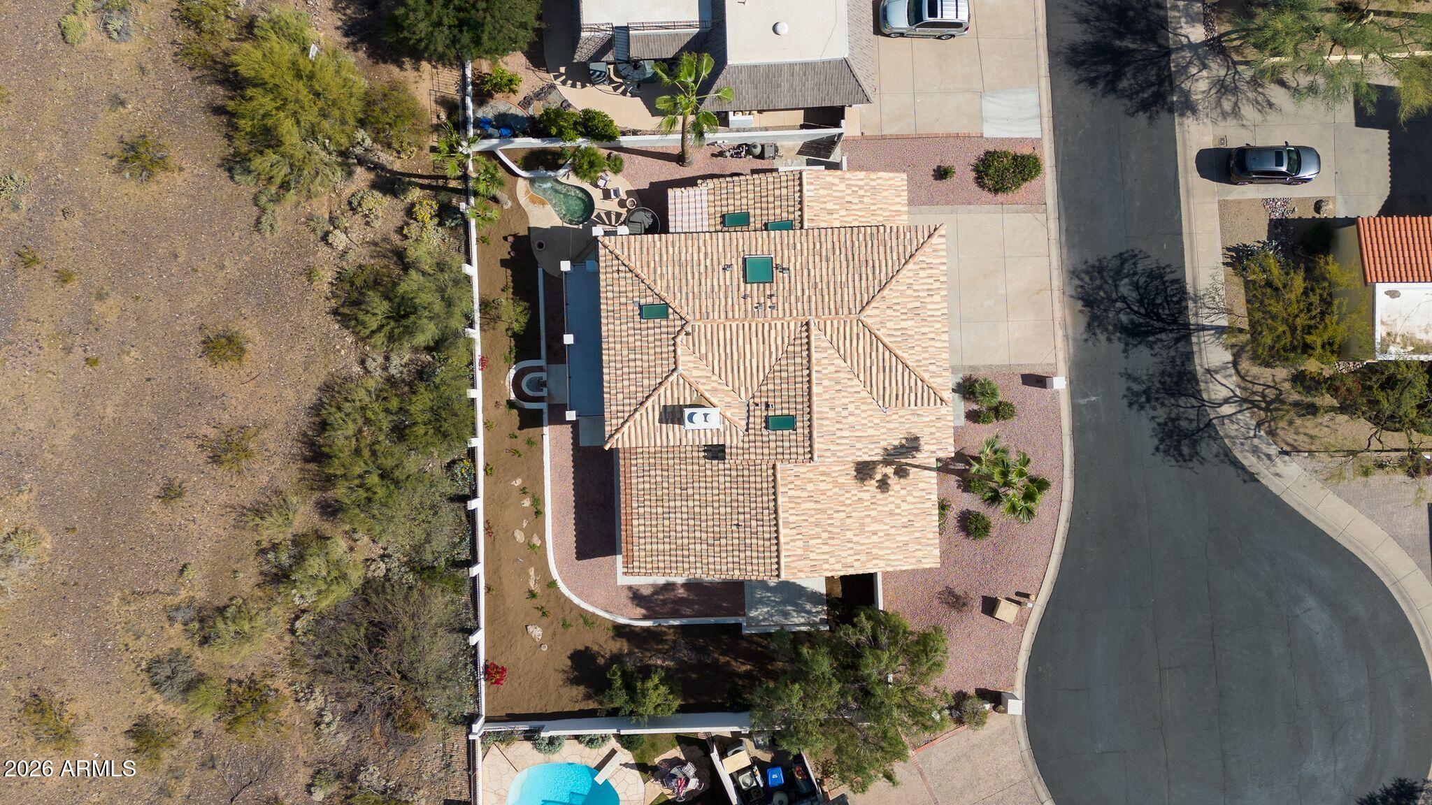 2212 E CINNABAR Avenue