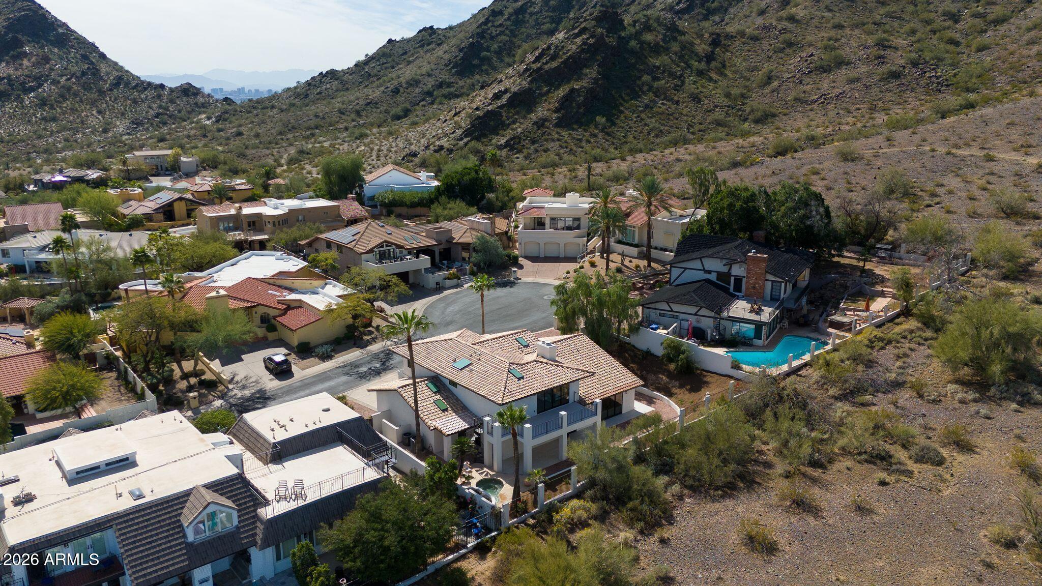 2212 E CINNABAR Avenue