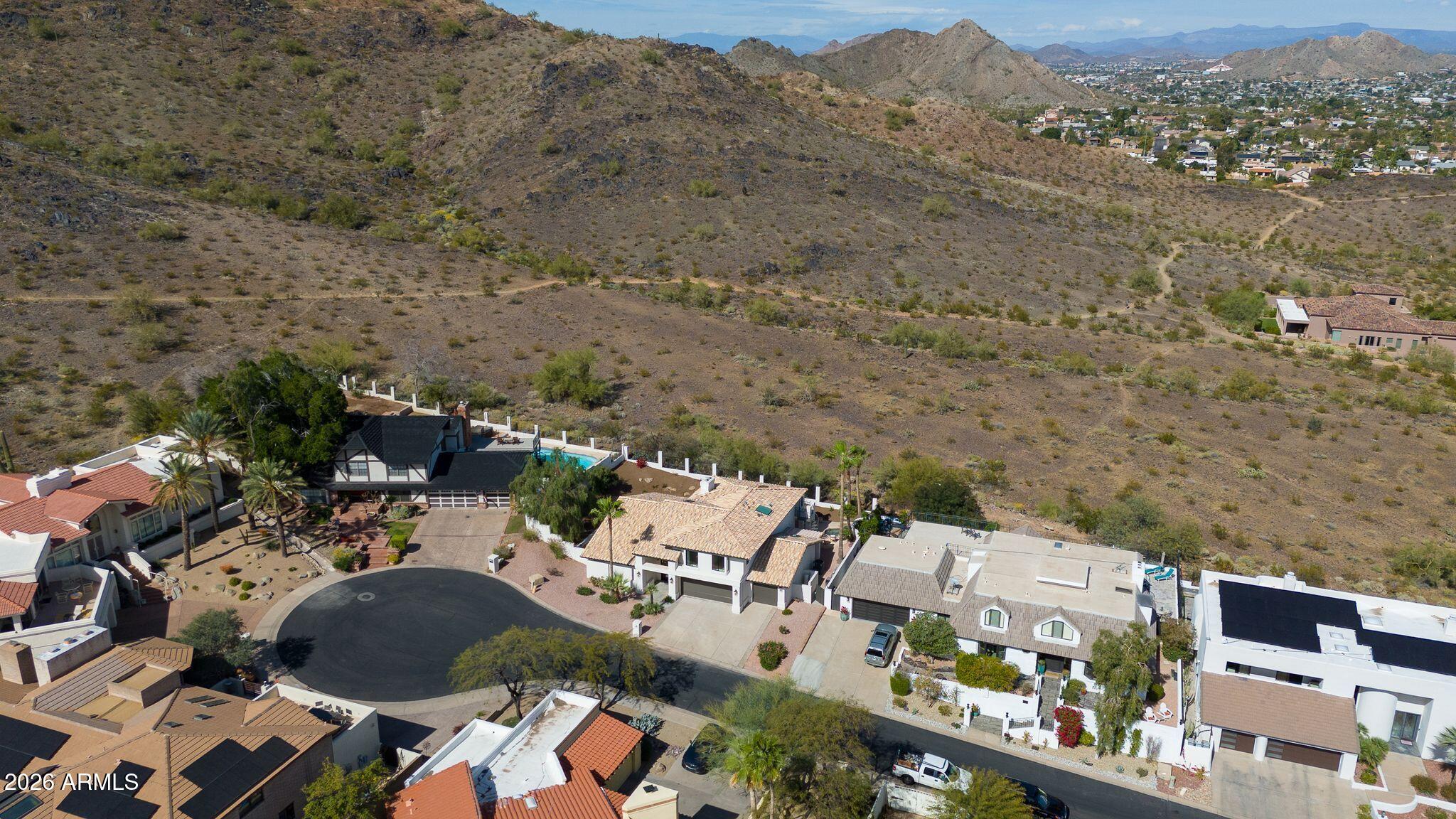 2212 E CINNABAR Avenue