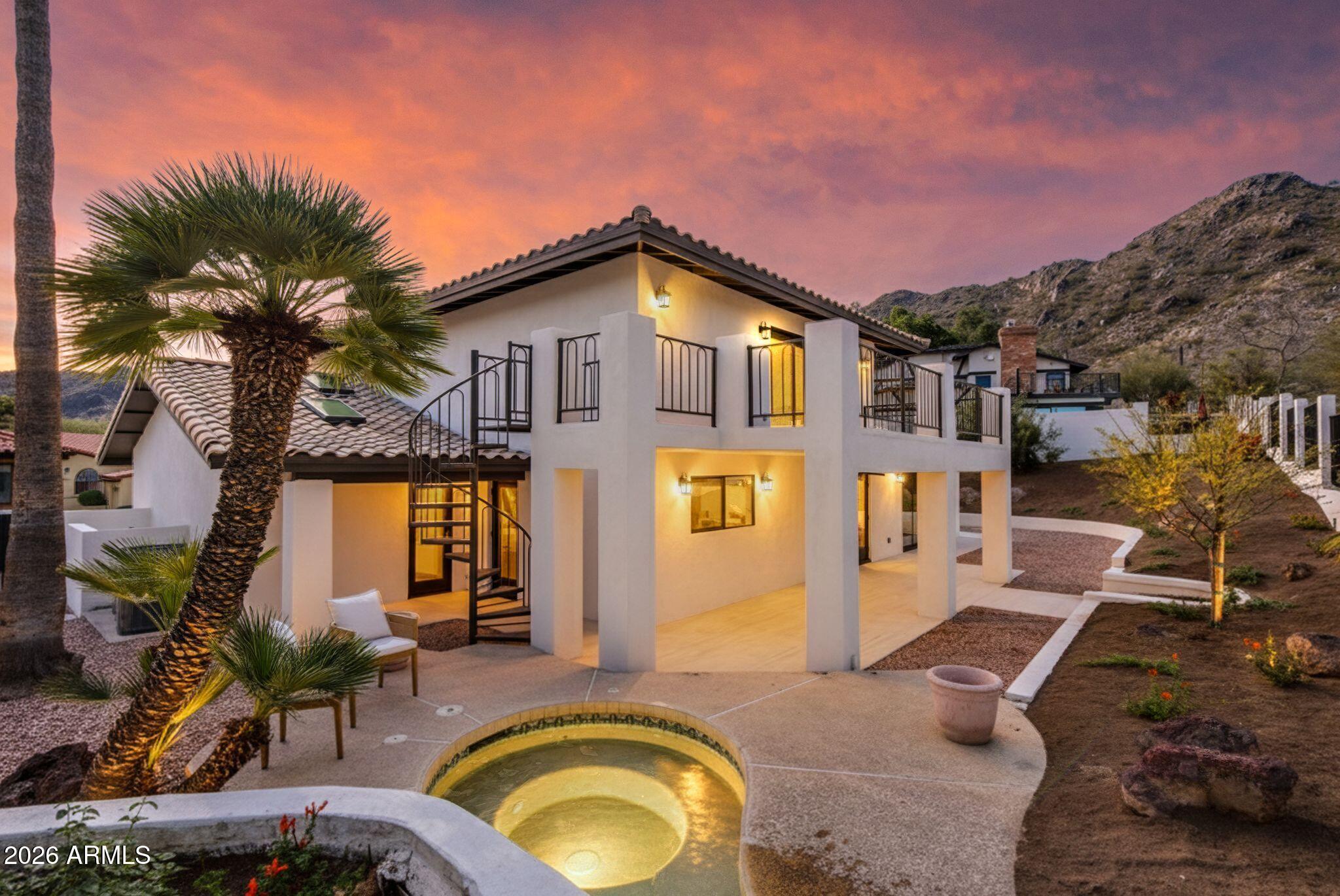 2212 E CINNABAR Avenue