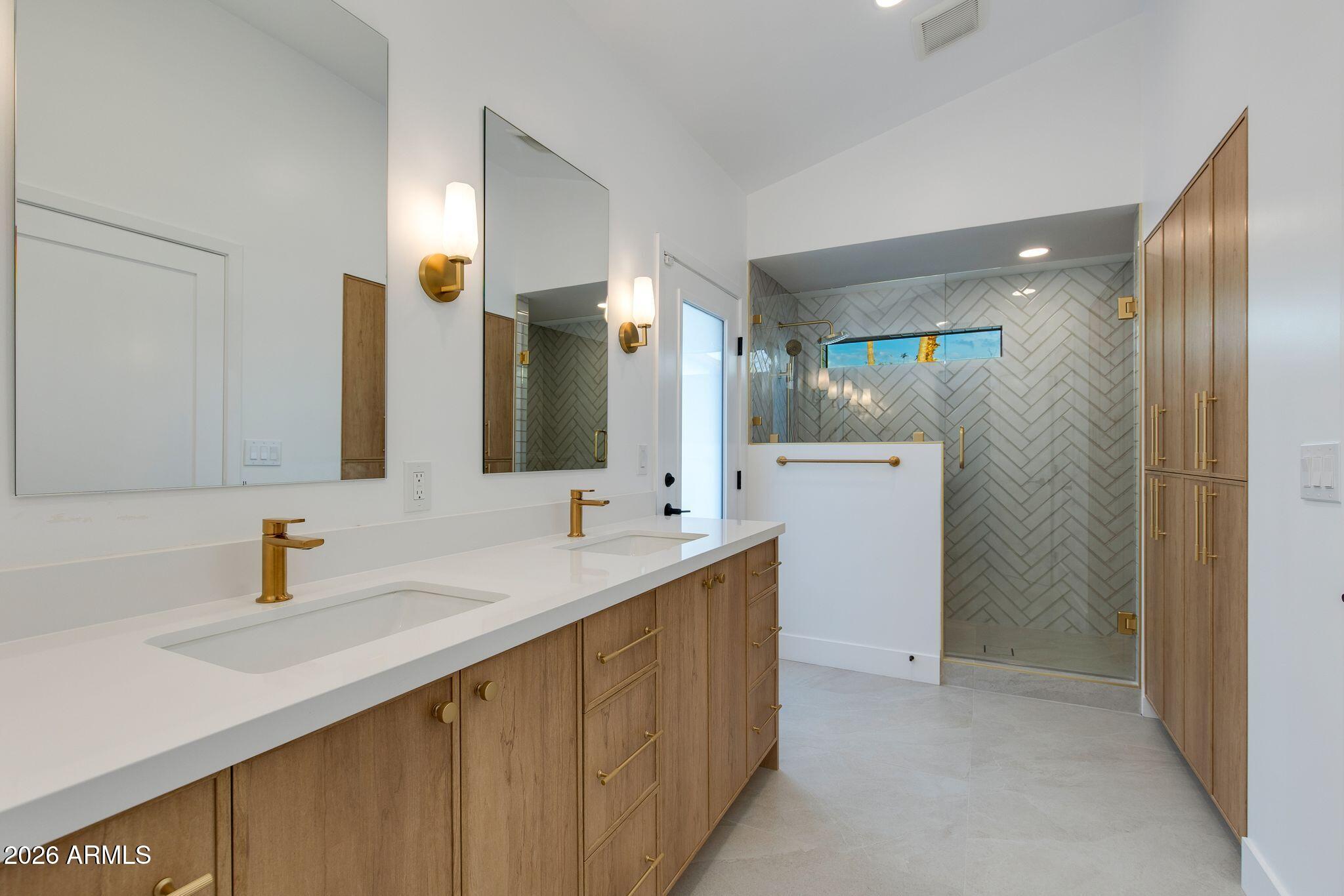 10580 E BELLA VISTA Drive