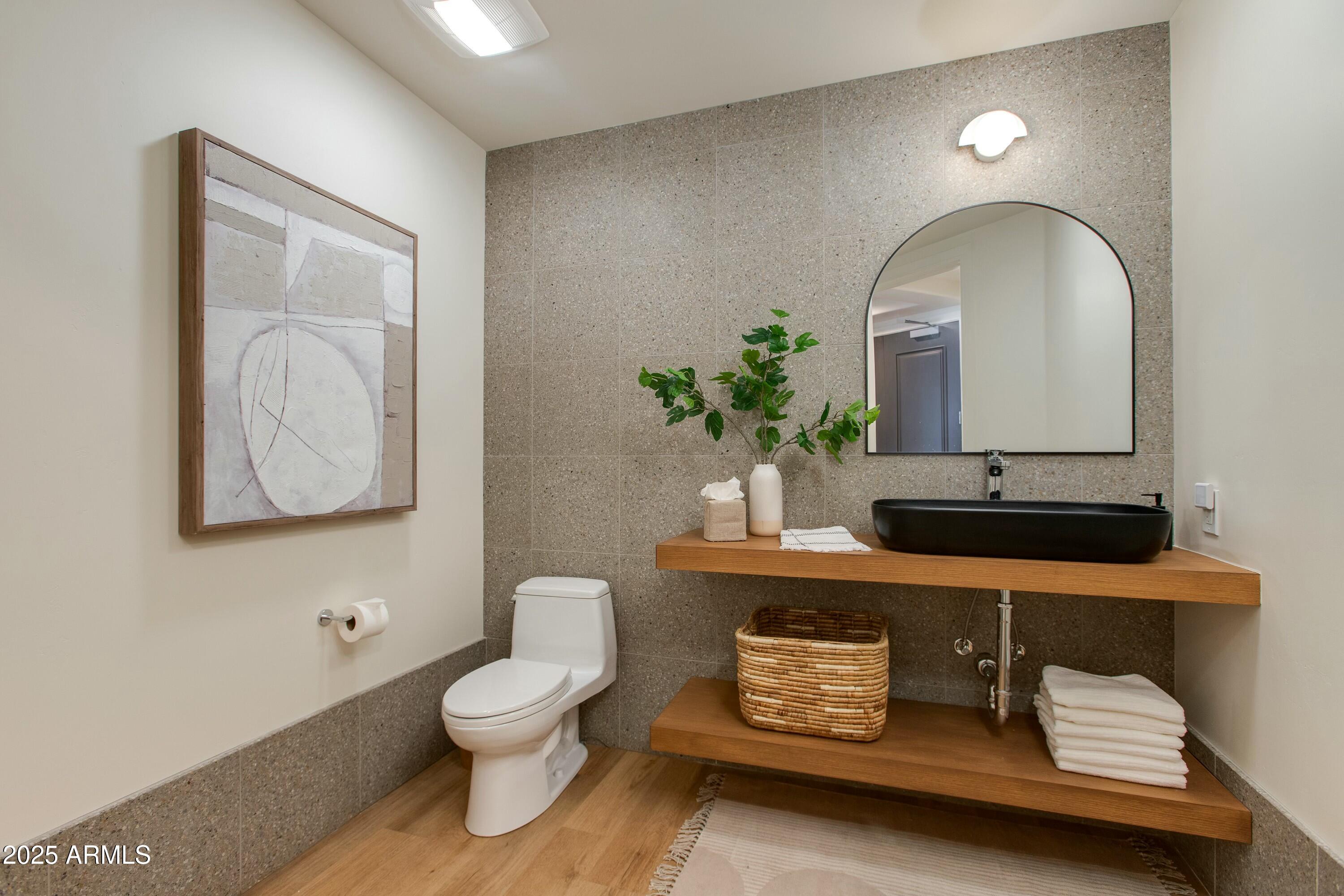 2211 E CAMELBACK Road 402