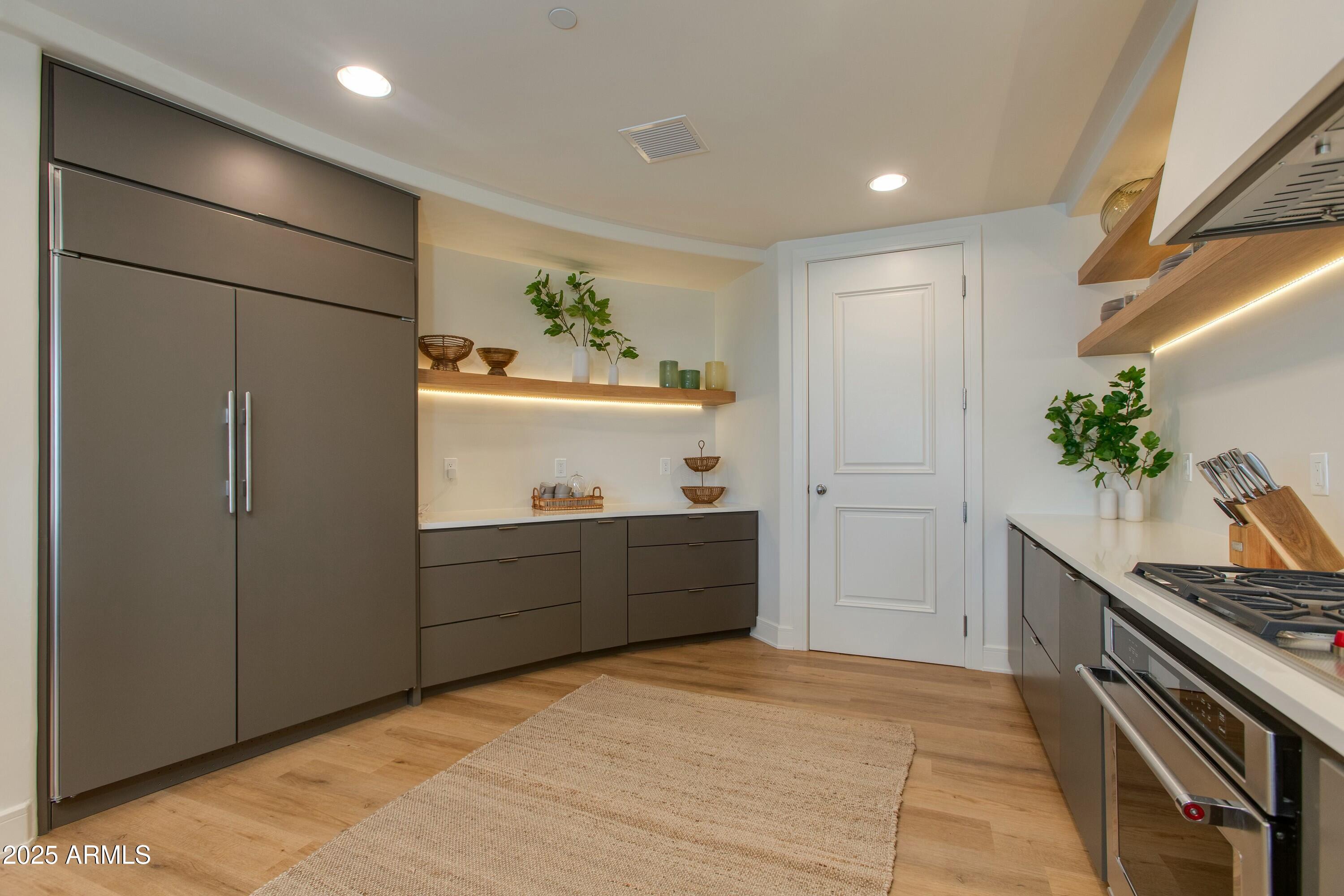 2211 E CAMELBACK Road 402