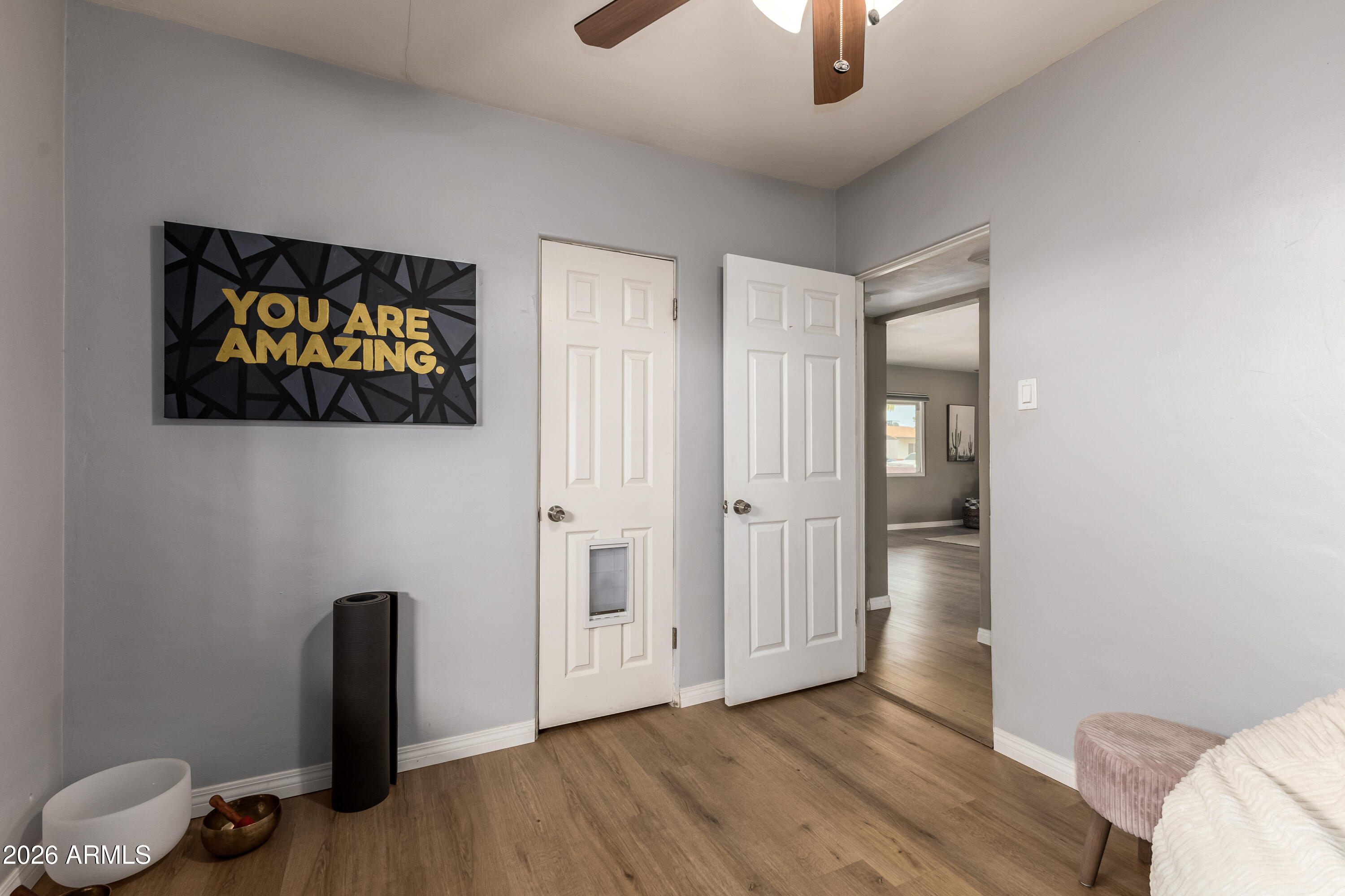 2429 E INDIANOLA Avenue