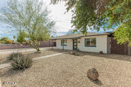 2429 E INDIANOLA Avenue