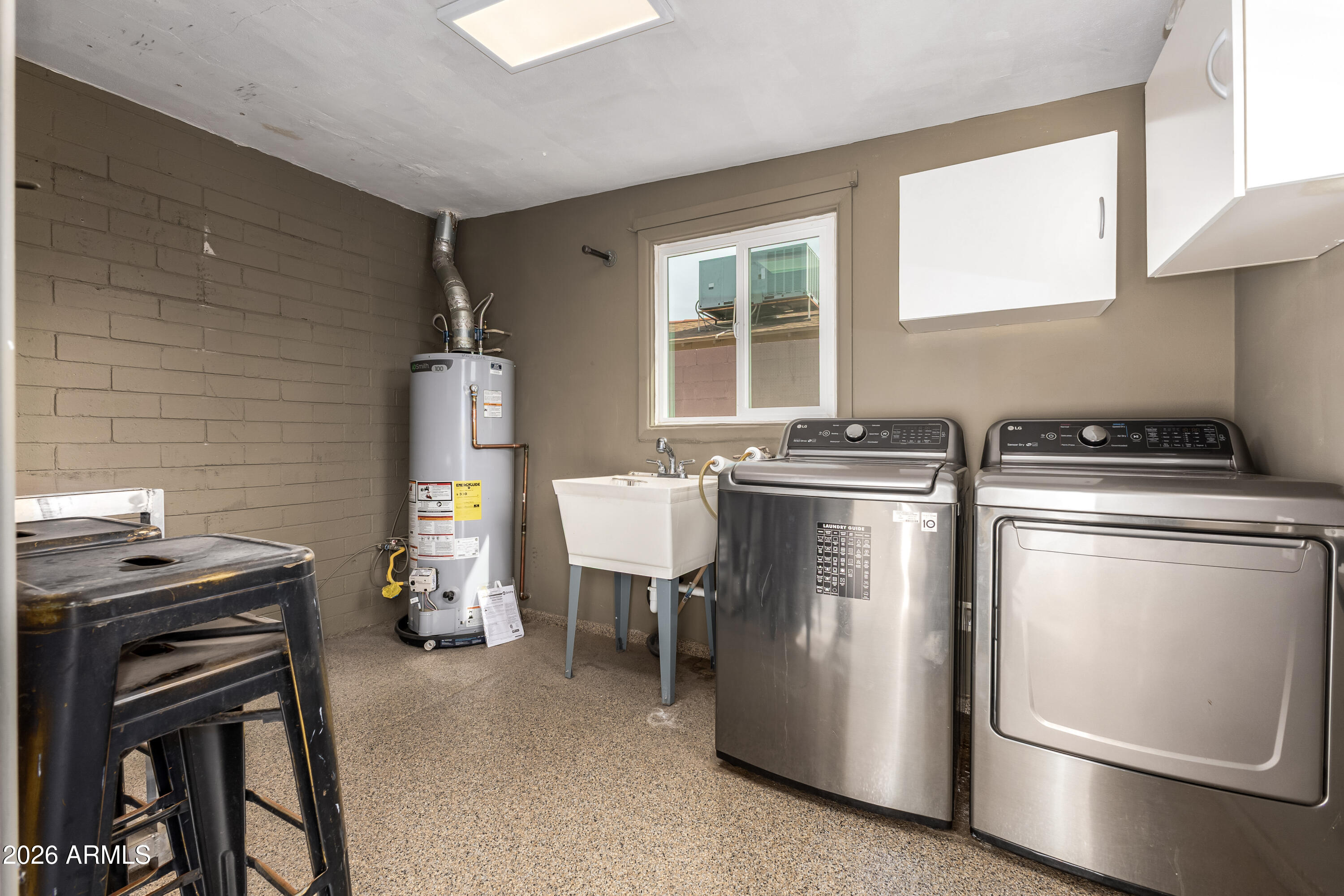 2429 E INDIANOLA Avenue