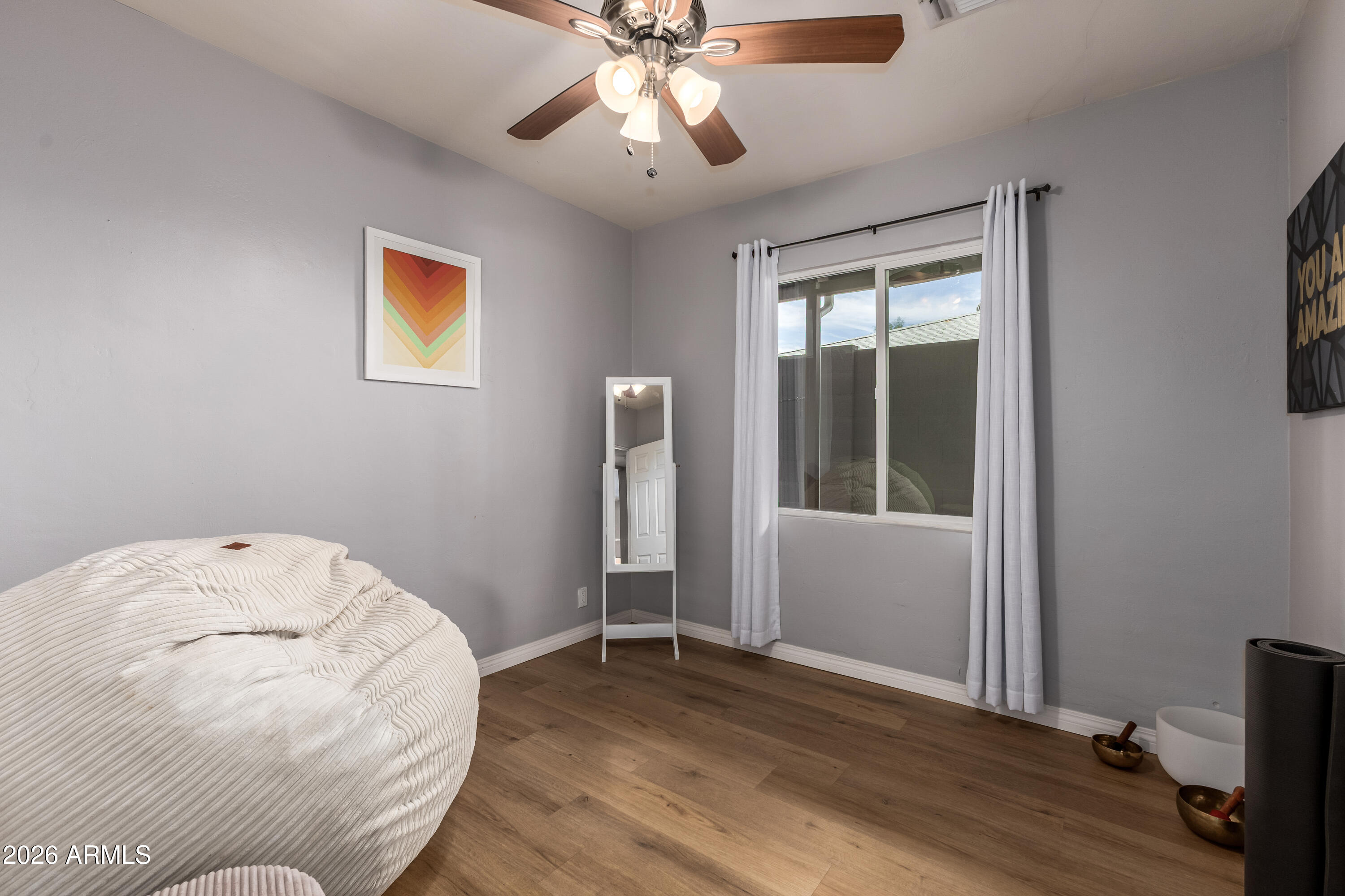 2429 E INDIANOLA Avenue