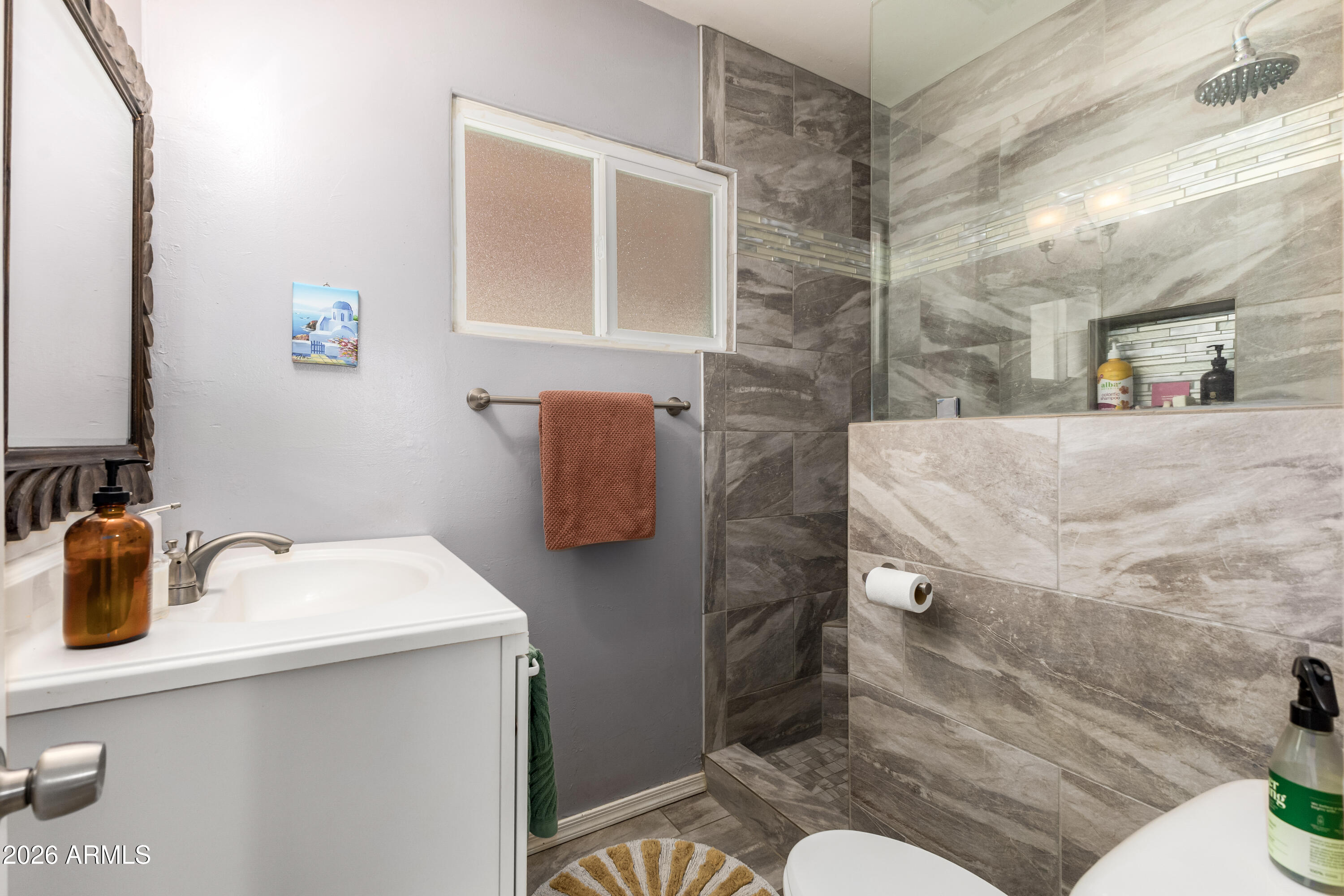 2429 E INDIANOLA Avenue