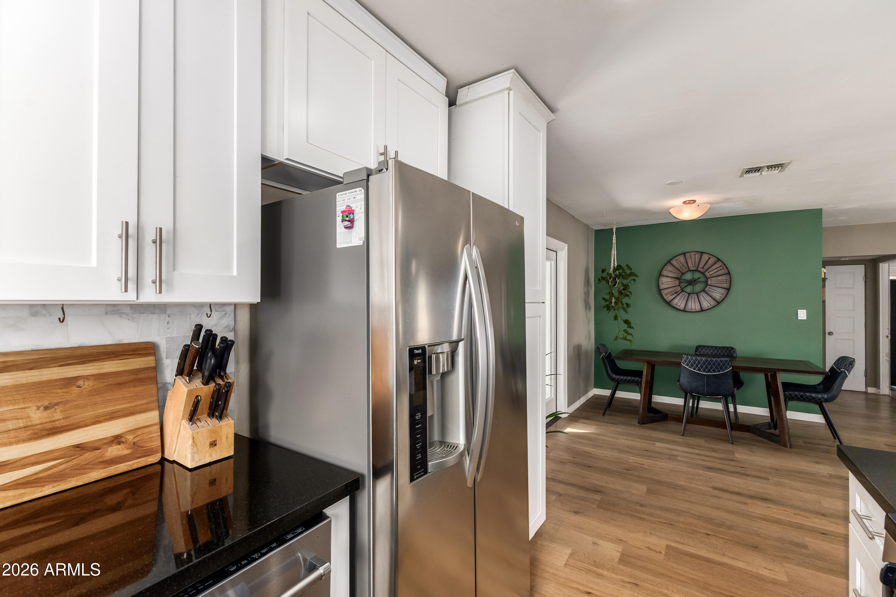 2429 E INDIANOLA Avenue