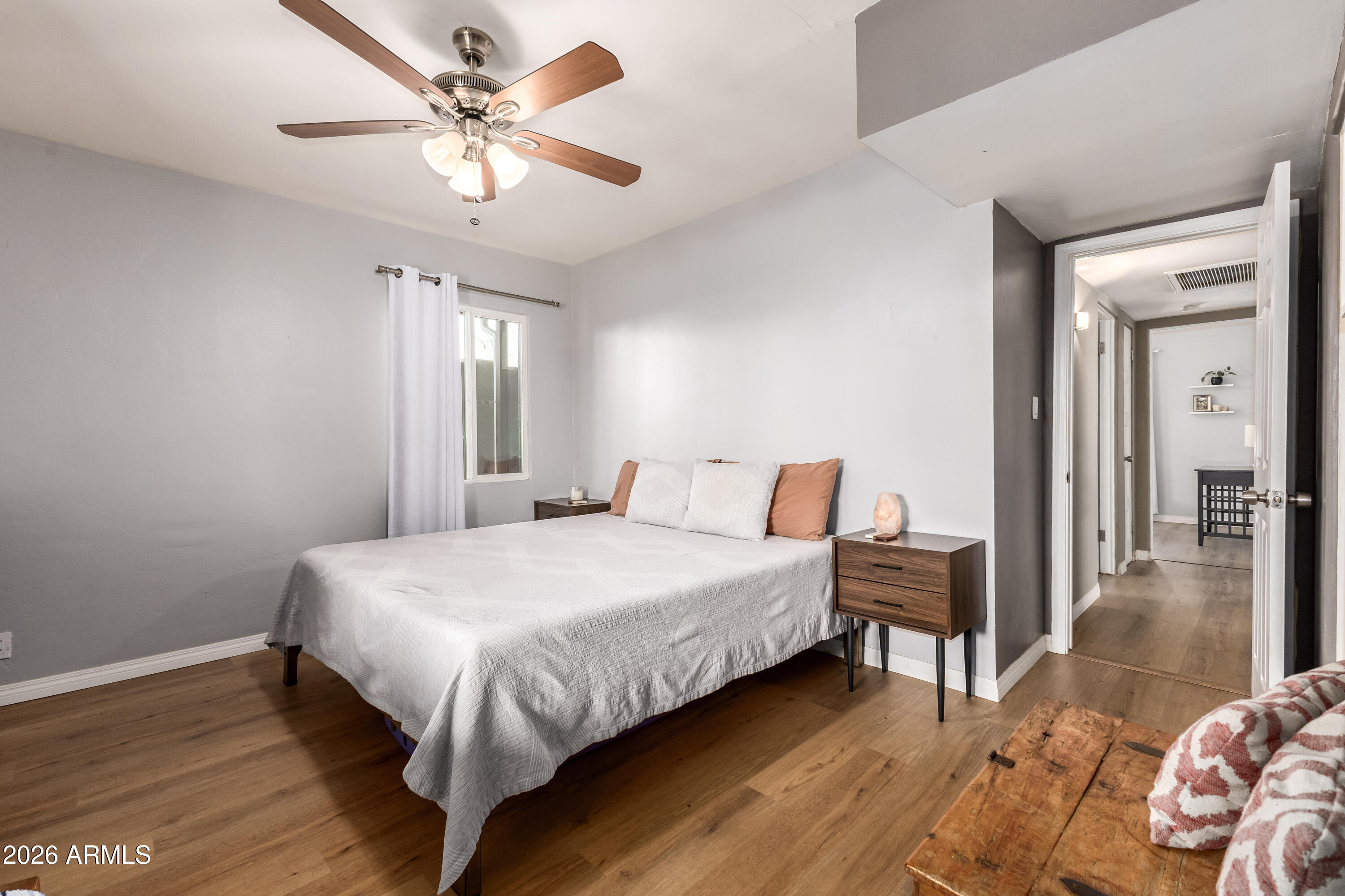 2429 E INDIANOLA Avenue