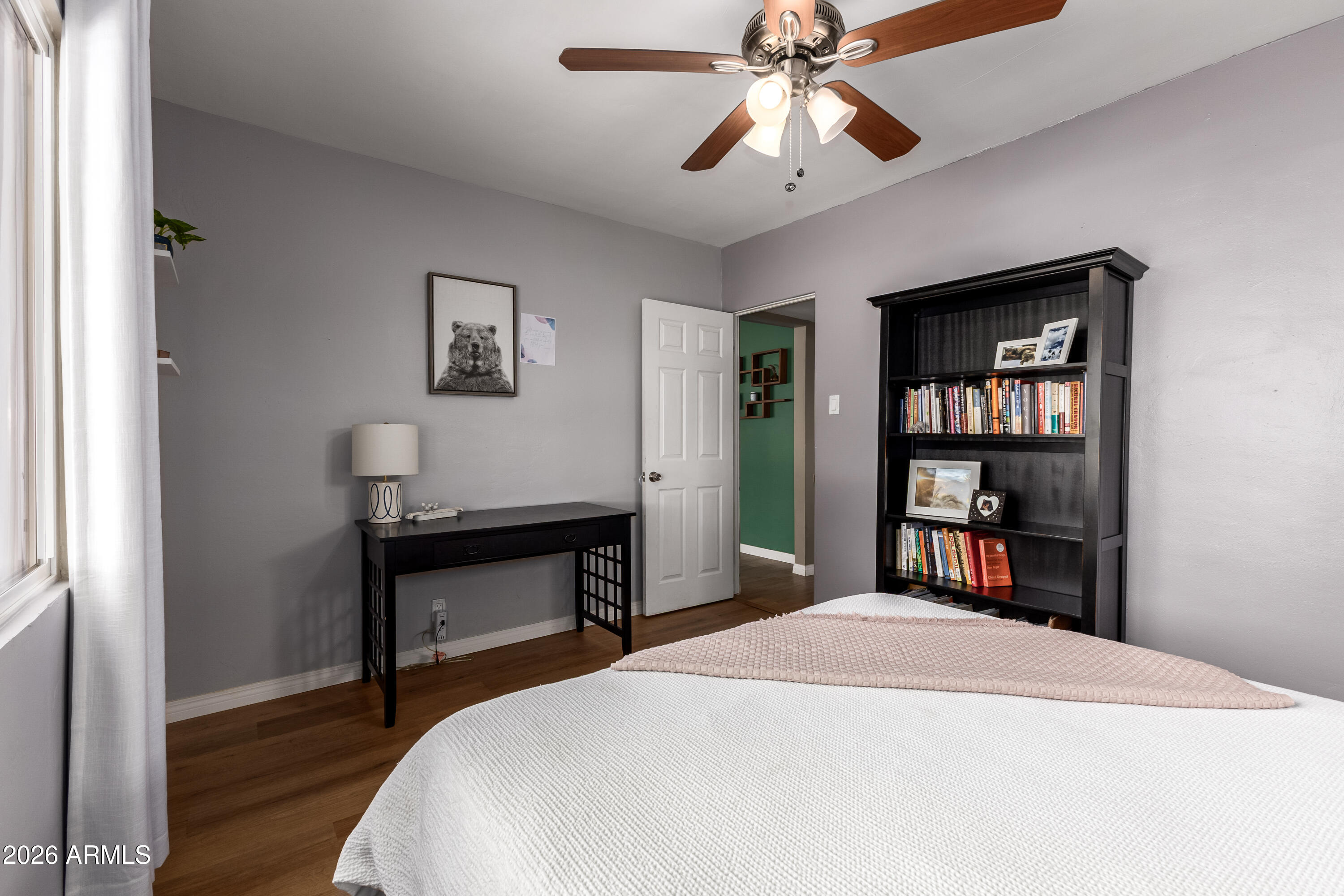 2429 E INDIANOLA Avenue