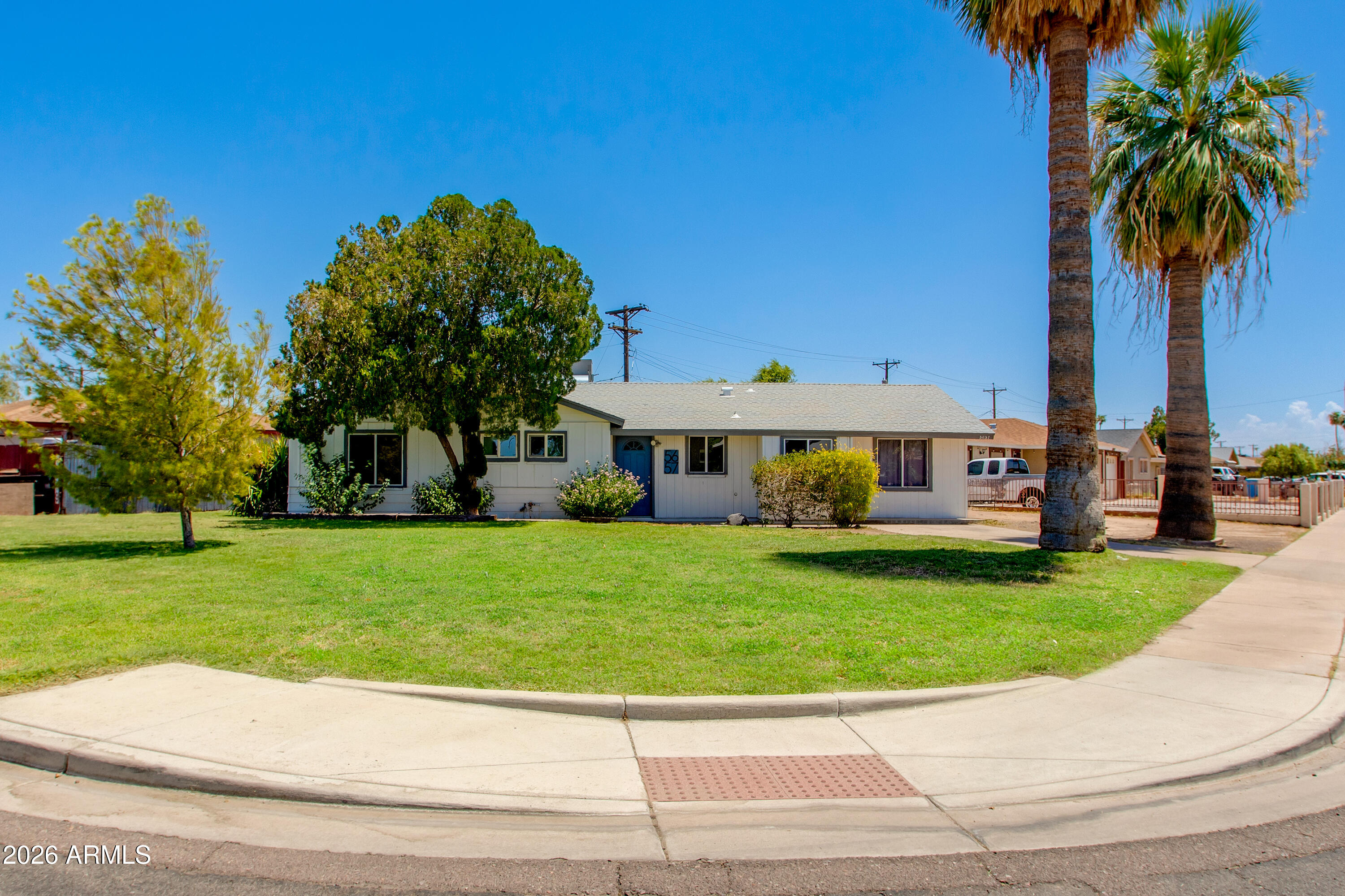 5657 N 39TH Avenue