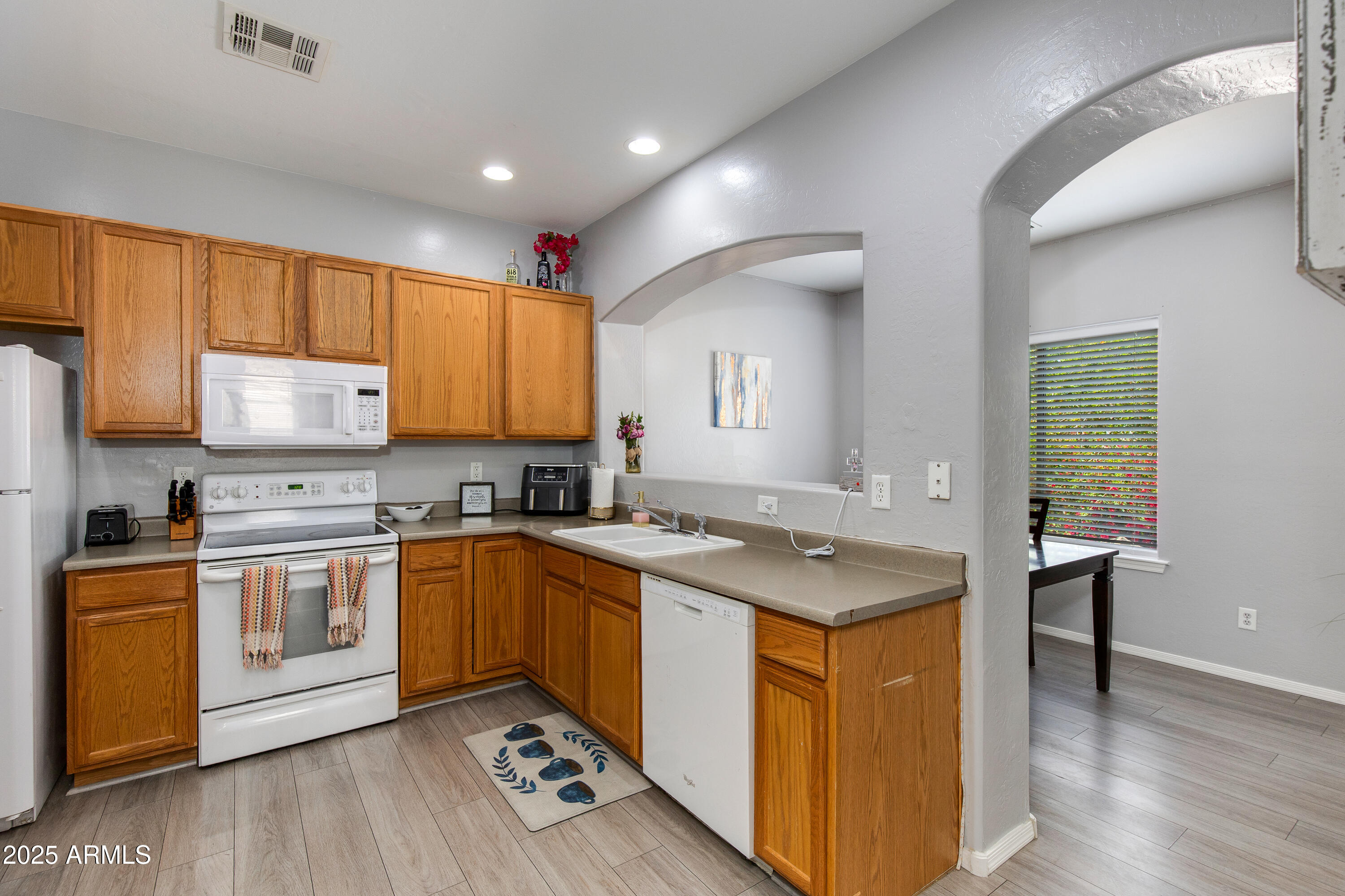 6626 W LAUREL Avenue