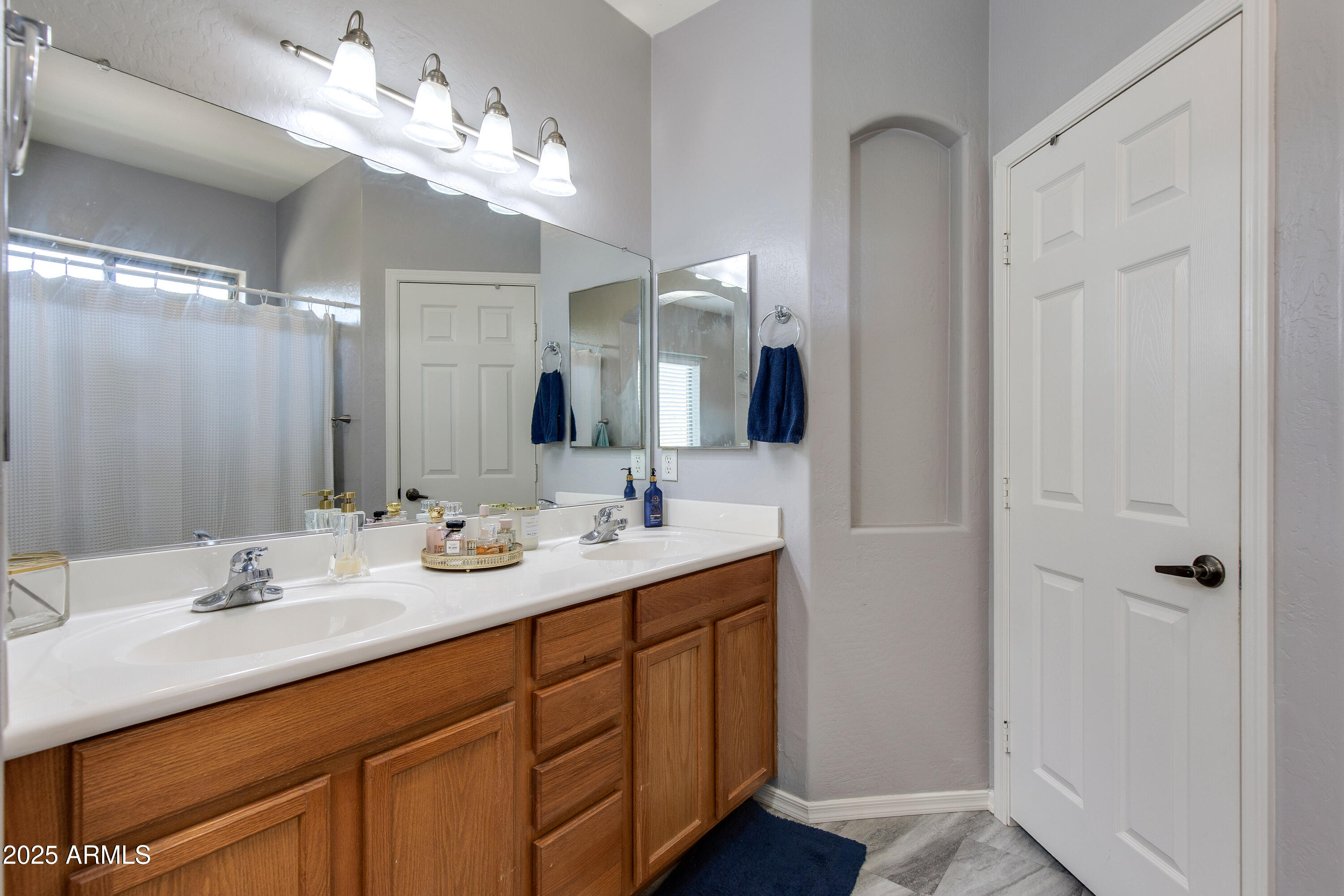 6626 W LAUREL Avenue