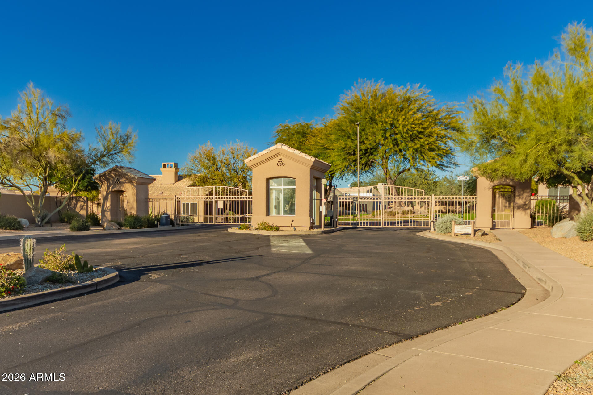 4721 E MORNING VISTA Lane