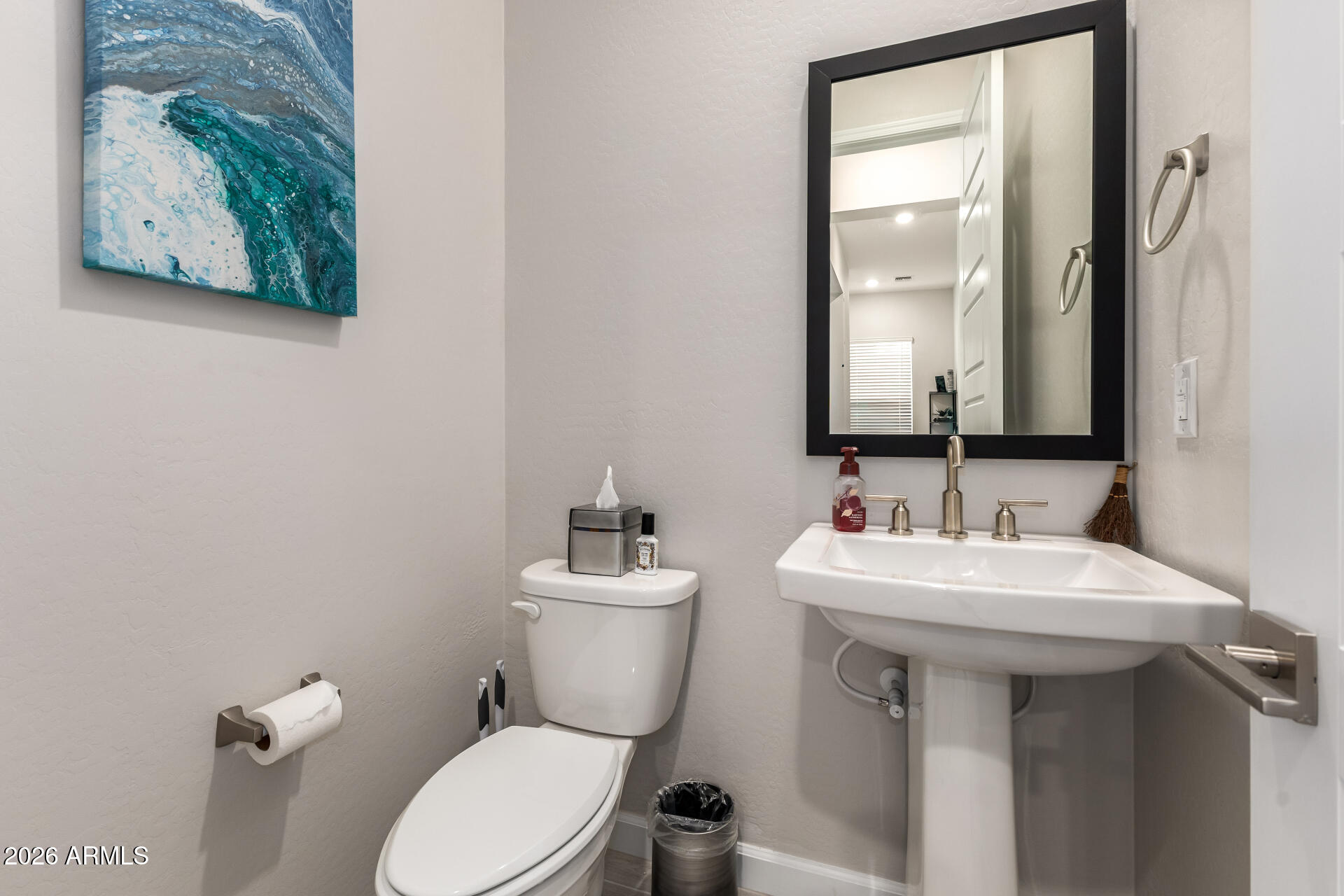 5022 E HARTFORD Avenue