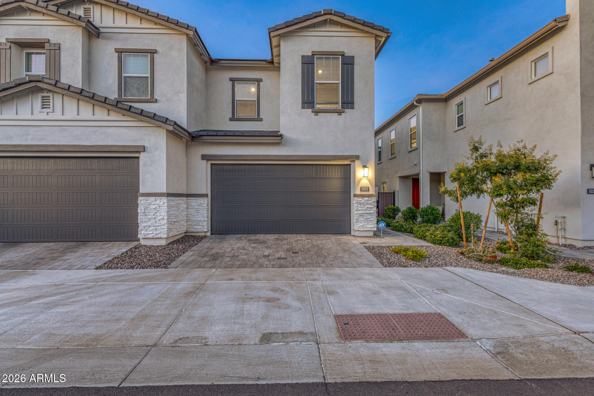 5022 E HARTFORD Avenue