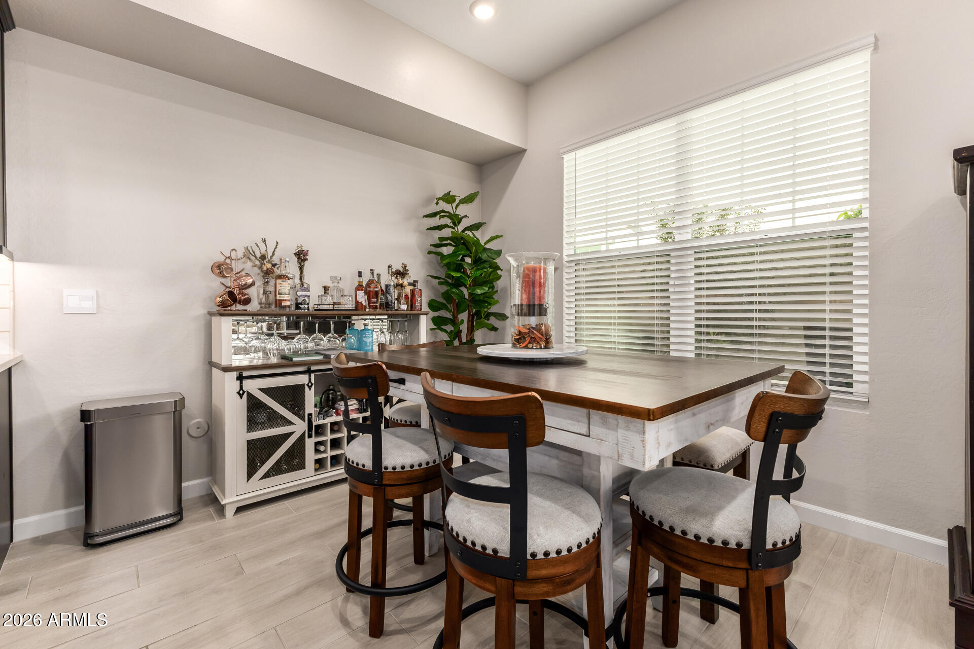 5022 E HARTFORD Avenue