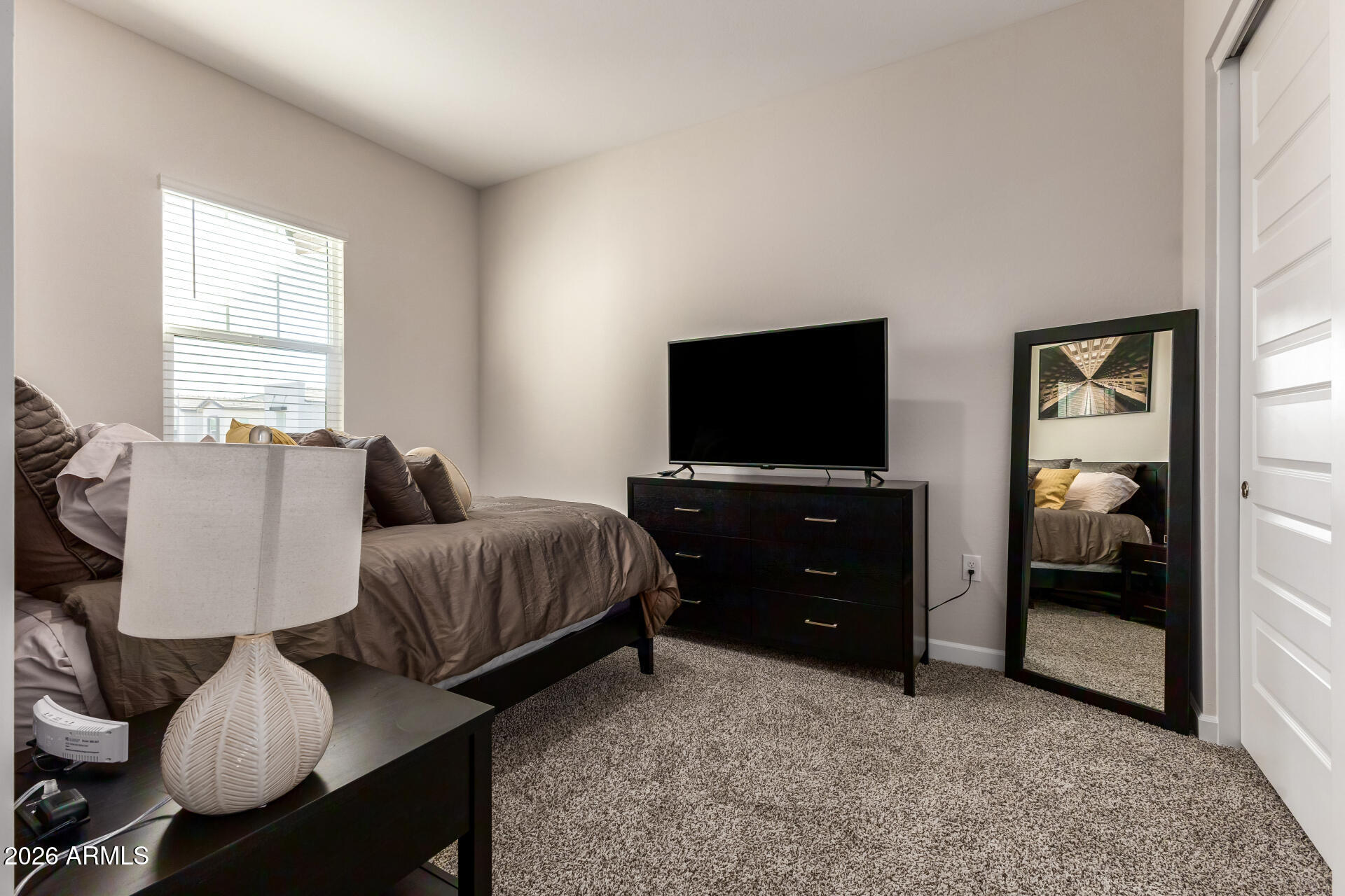 5022 E HARTFORD Avenue