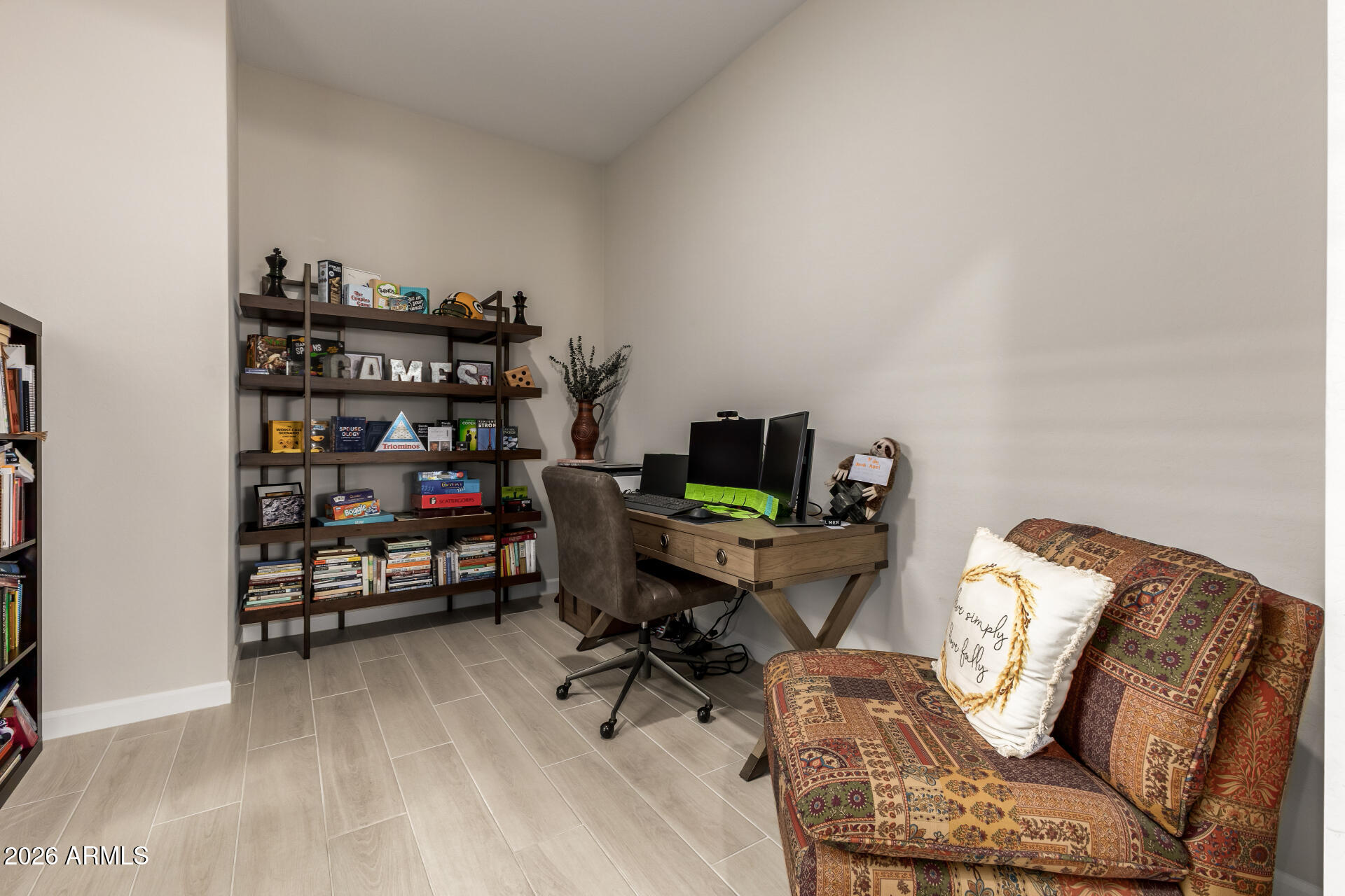 5022 E HARTFORD Avenue