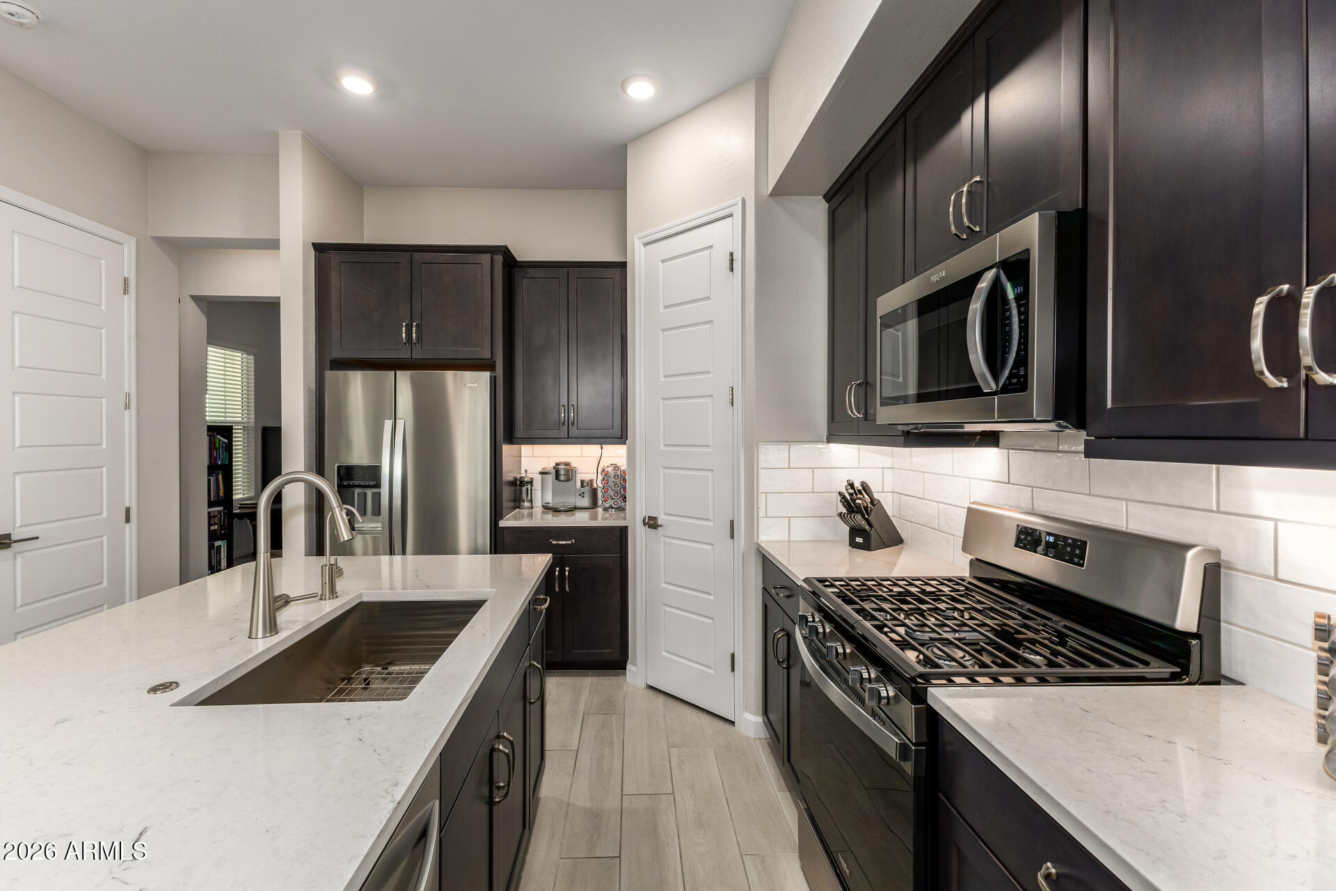 5022 E HARTFORD Avenue