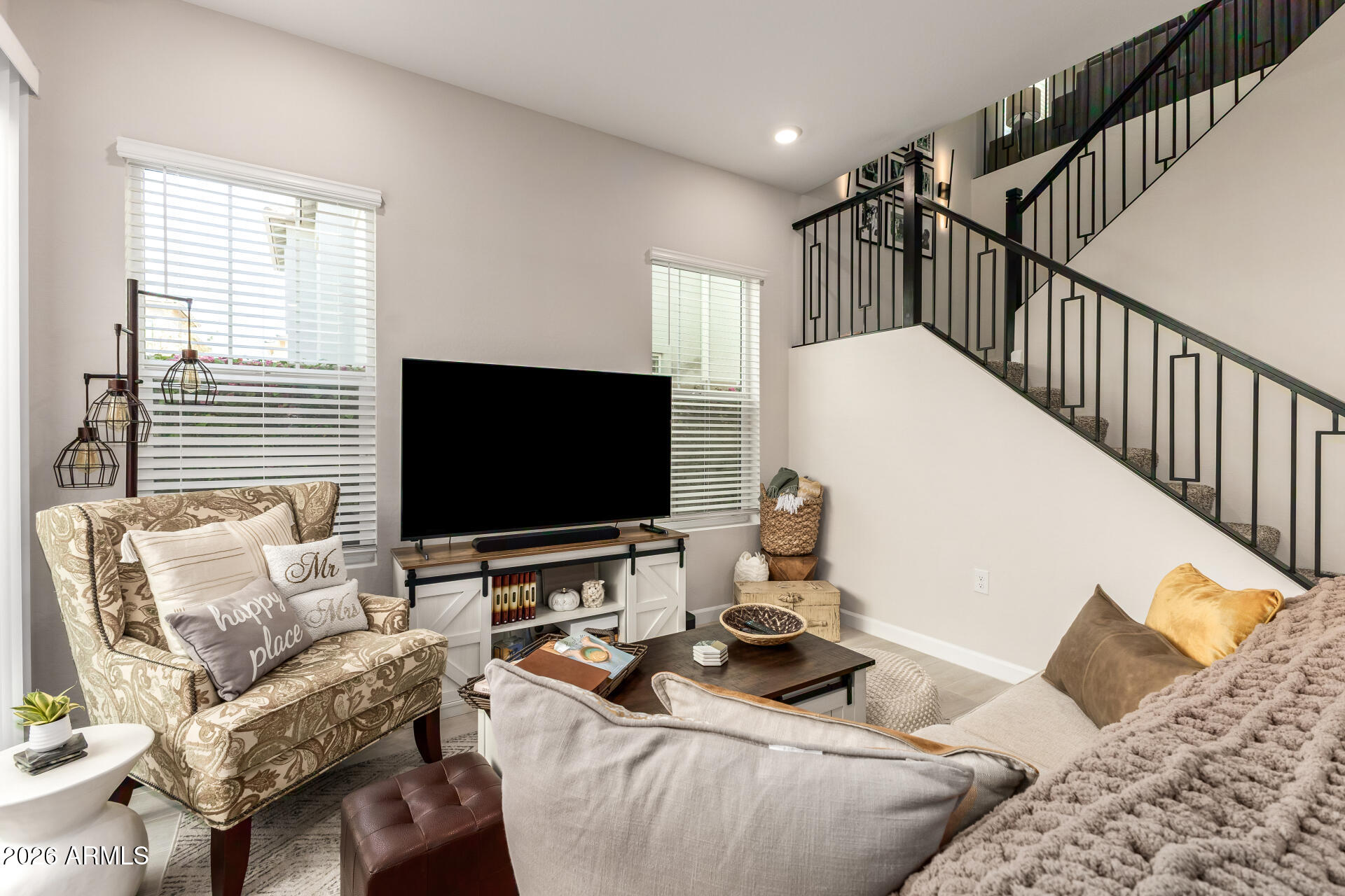 5022 E HARTFORD Avenue