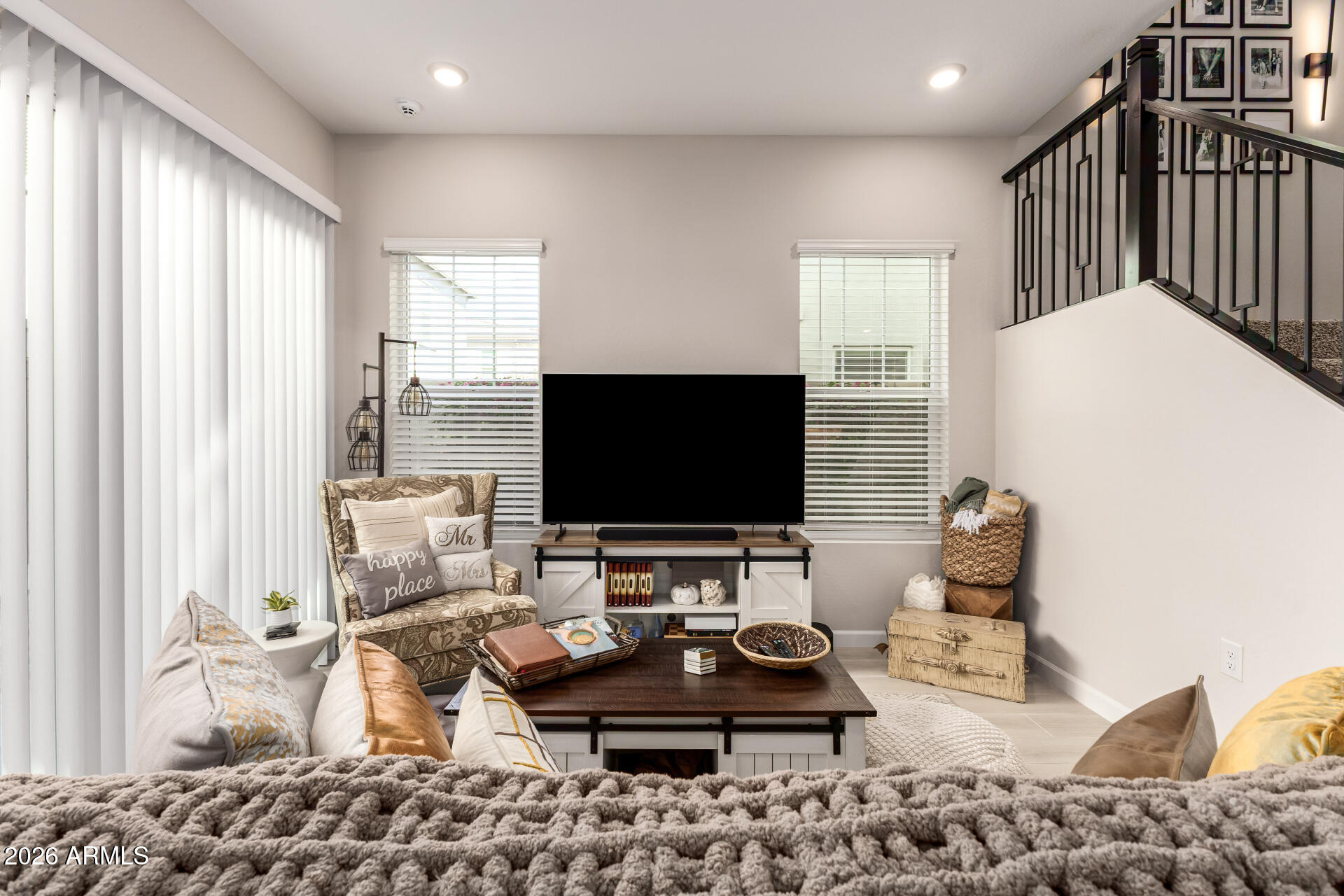 5022 E HARTFORD Avenue