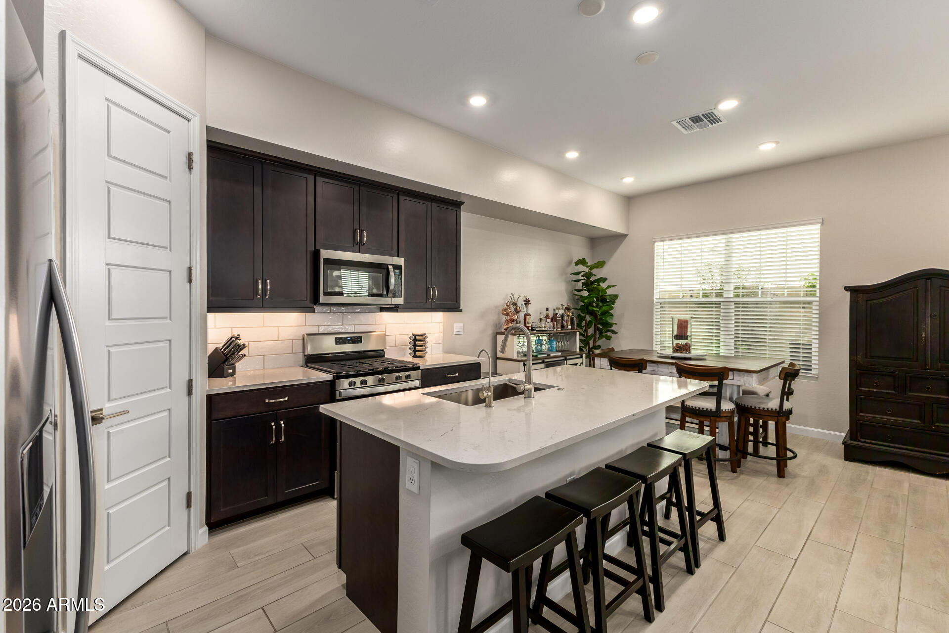 5022 E HARTFORD Avenue