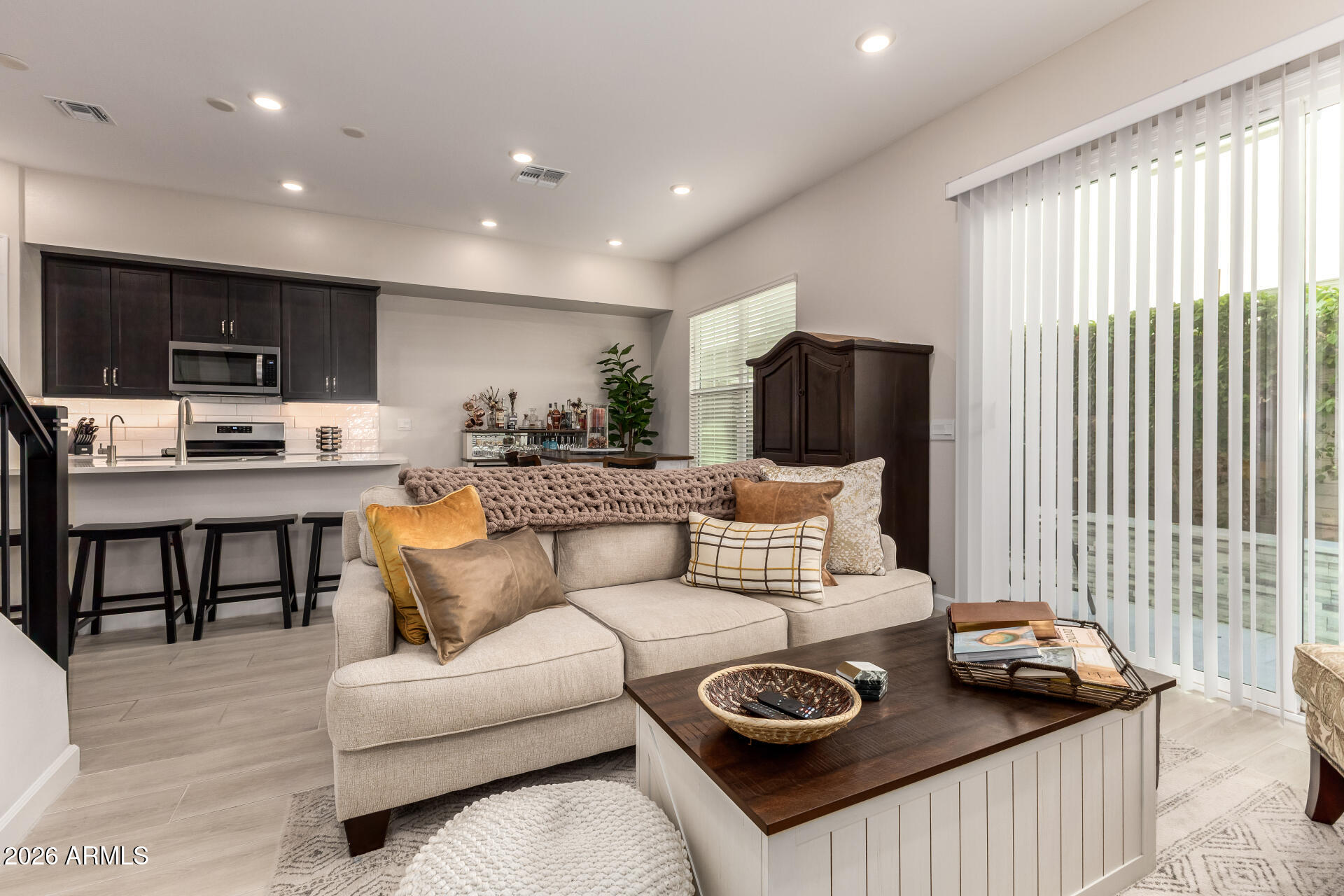 5022 E HARTFORD Avenue