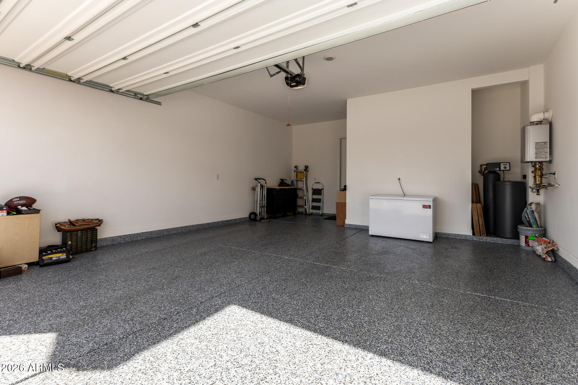 5022 E HARTFORD Avenue