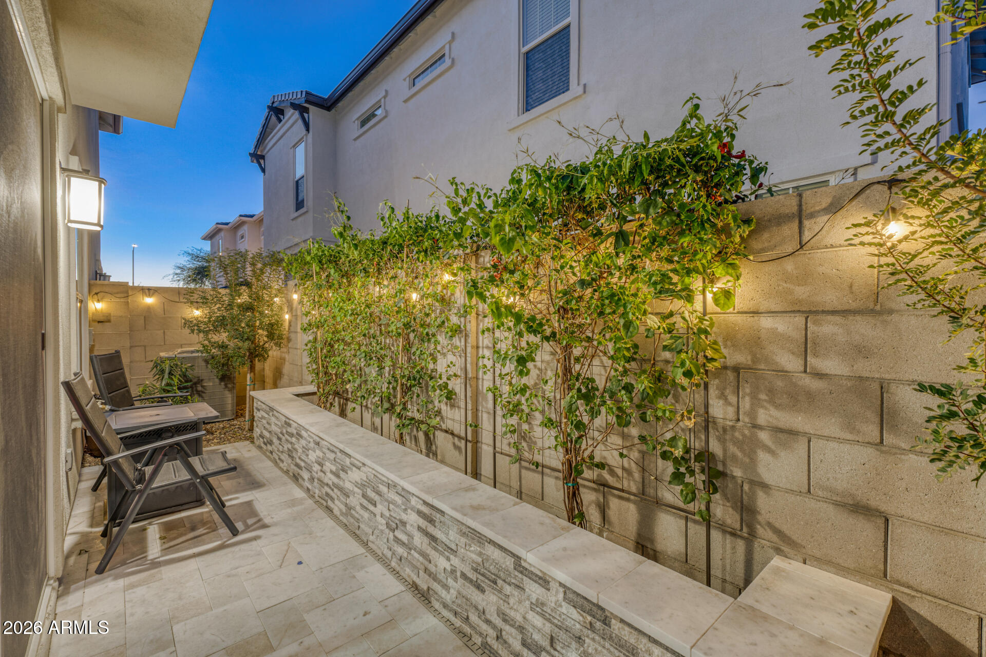 5022 E HARTFORD Avenue